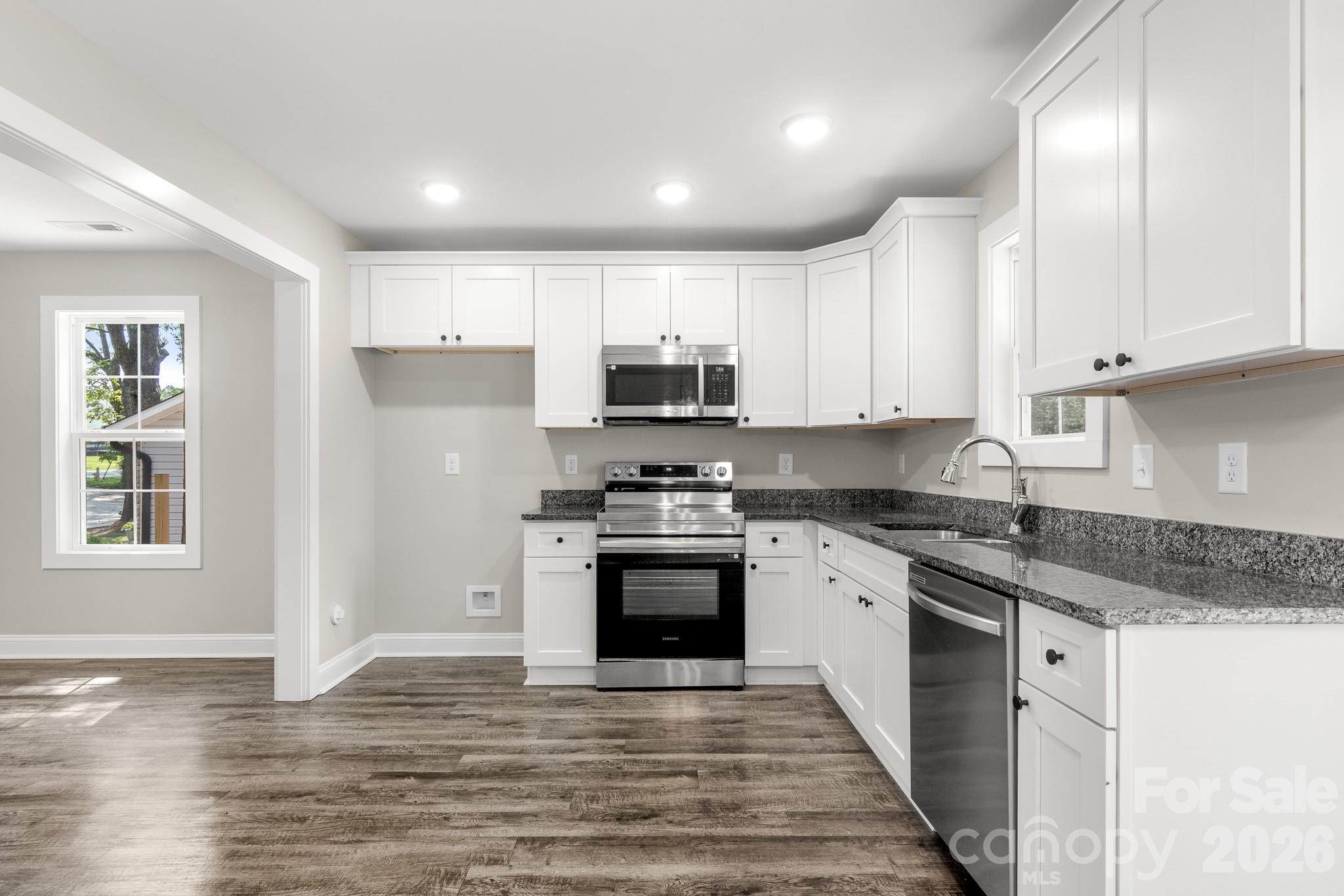 600 Sunderland Road Property Photo 13