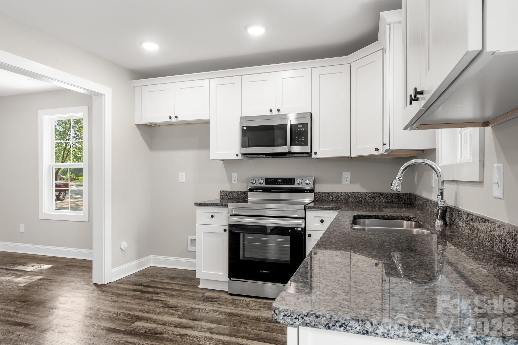 600 Sunderland Road Property Photo 14