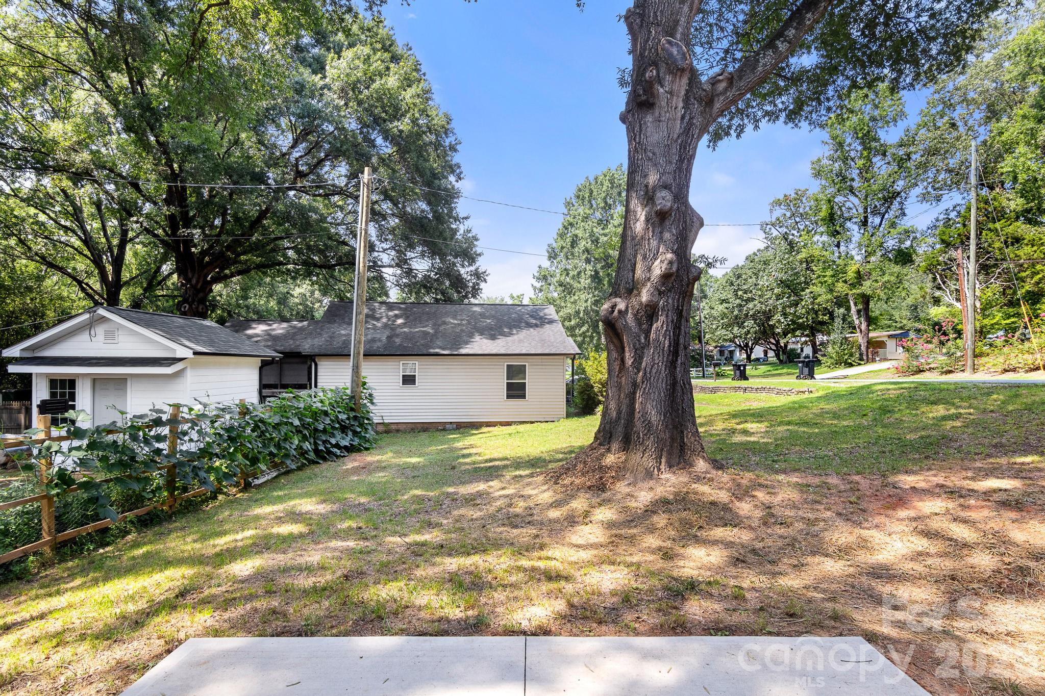 600 Sunderland Road Property Photo 41