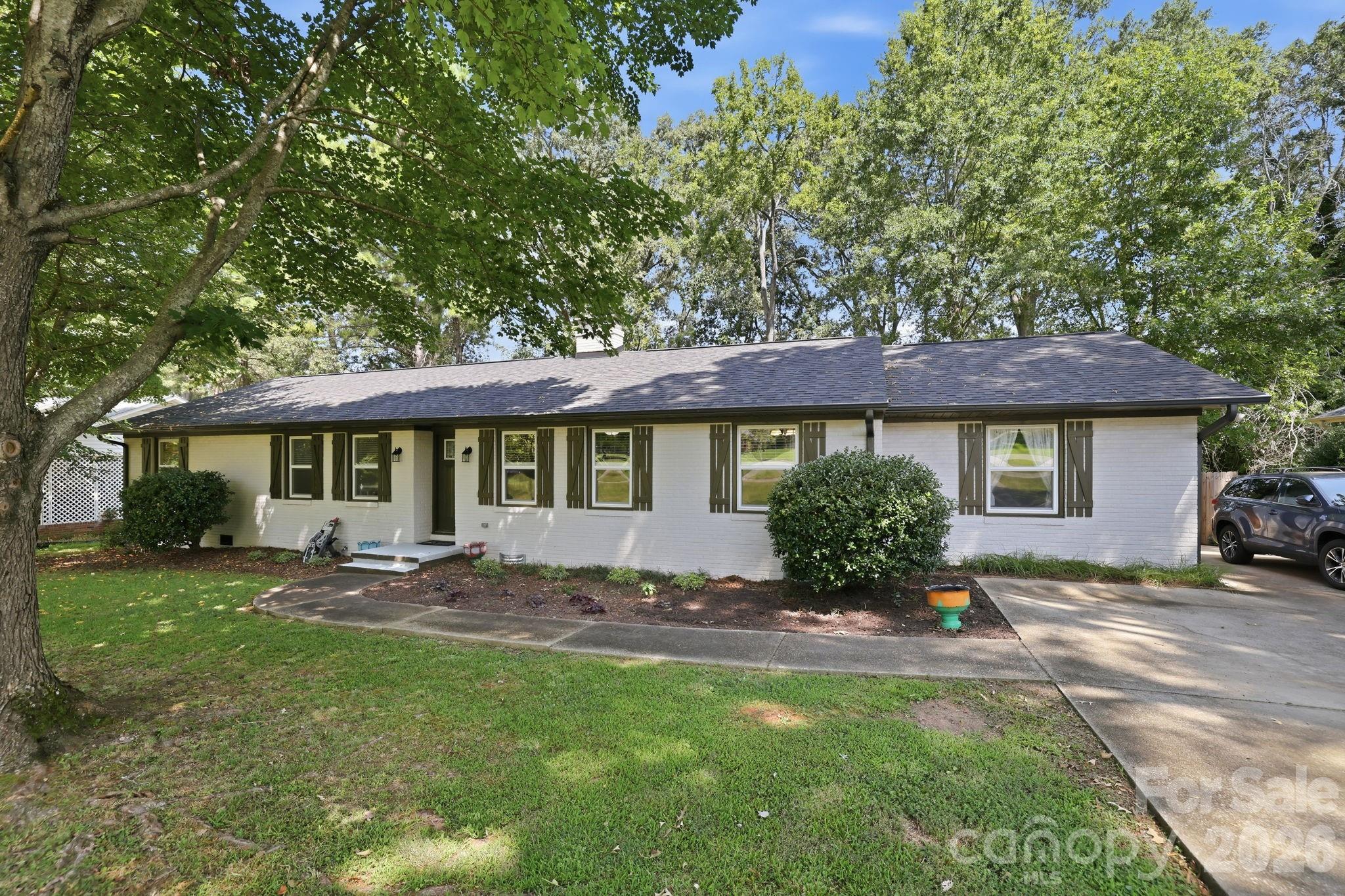 1053 Christopher Circle Property Photo 2