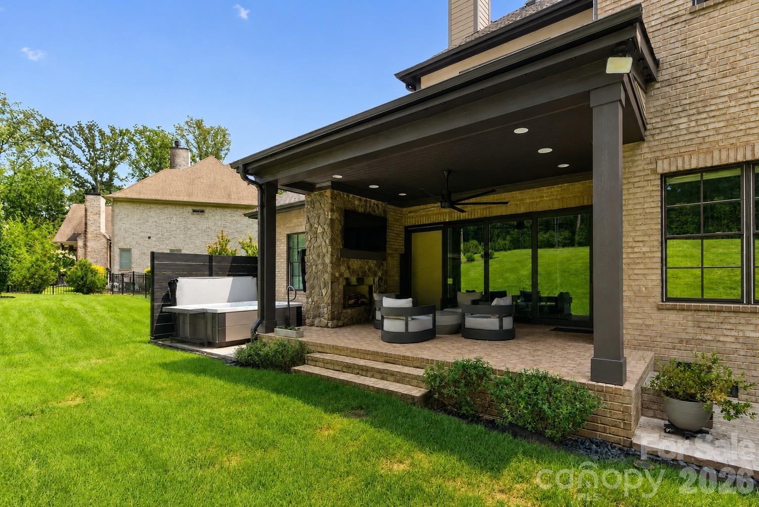 1115 Shelton Oaks Court Property Photo 10