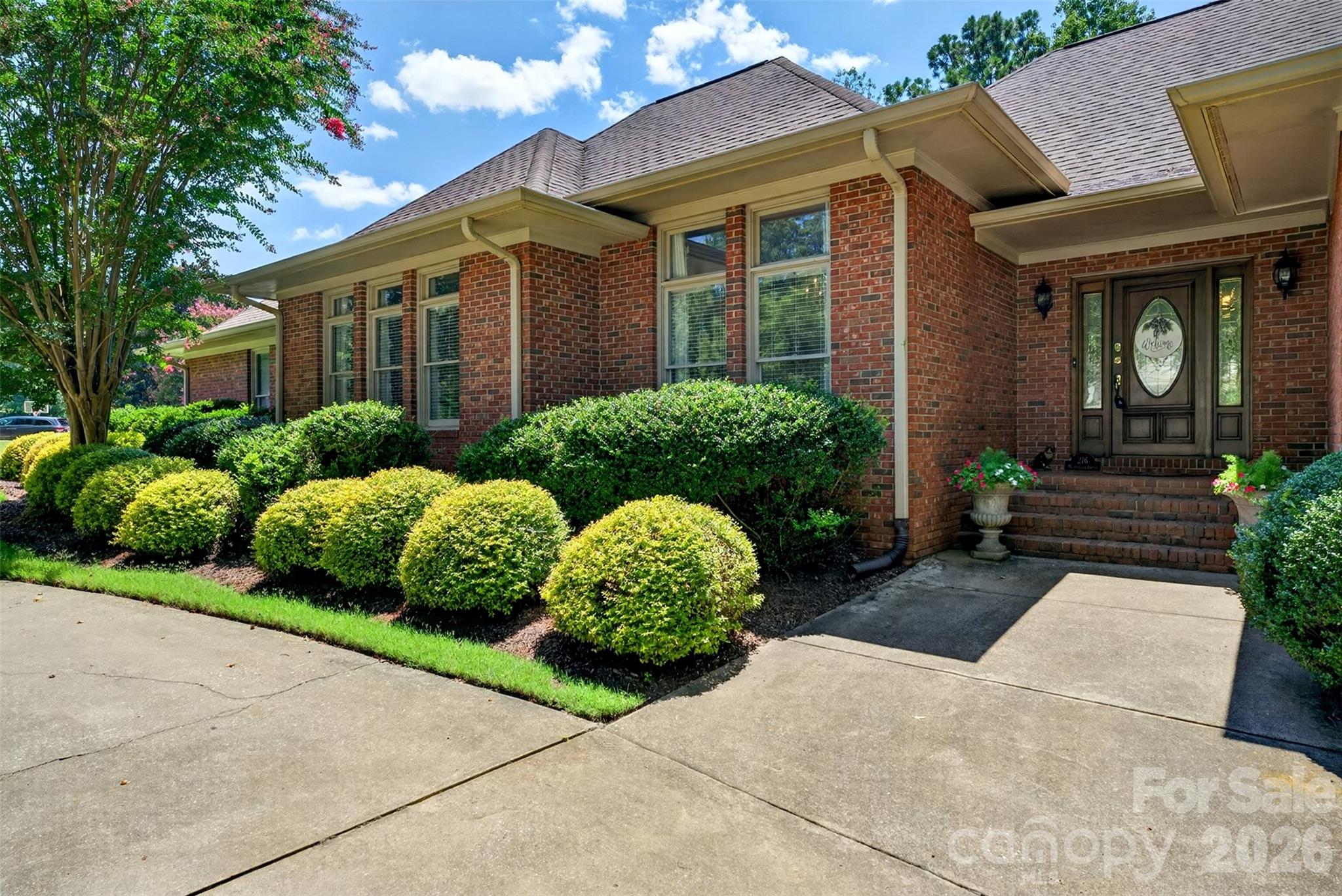 216 Muirfield Drive Property Photo 1
