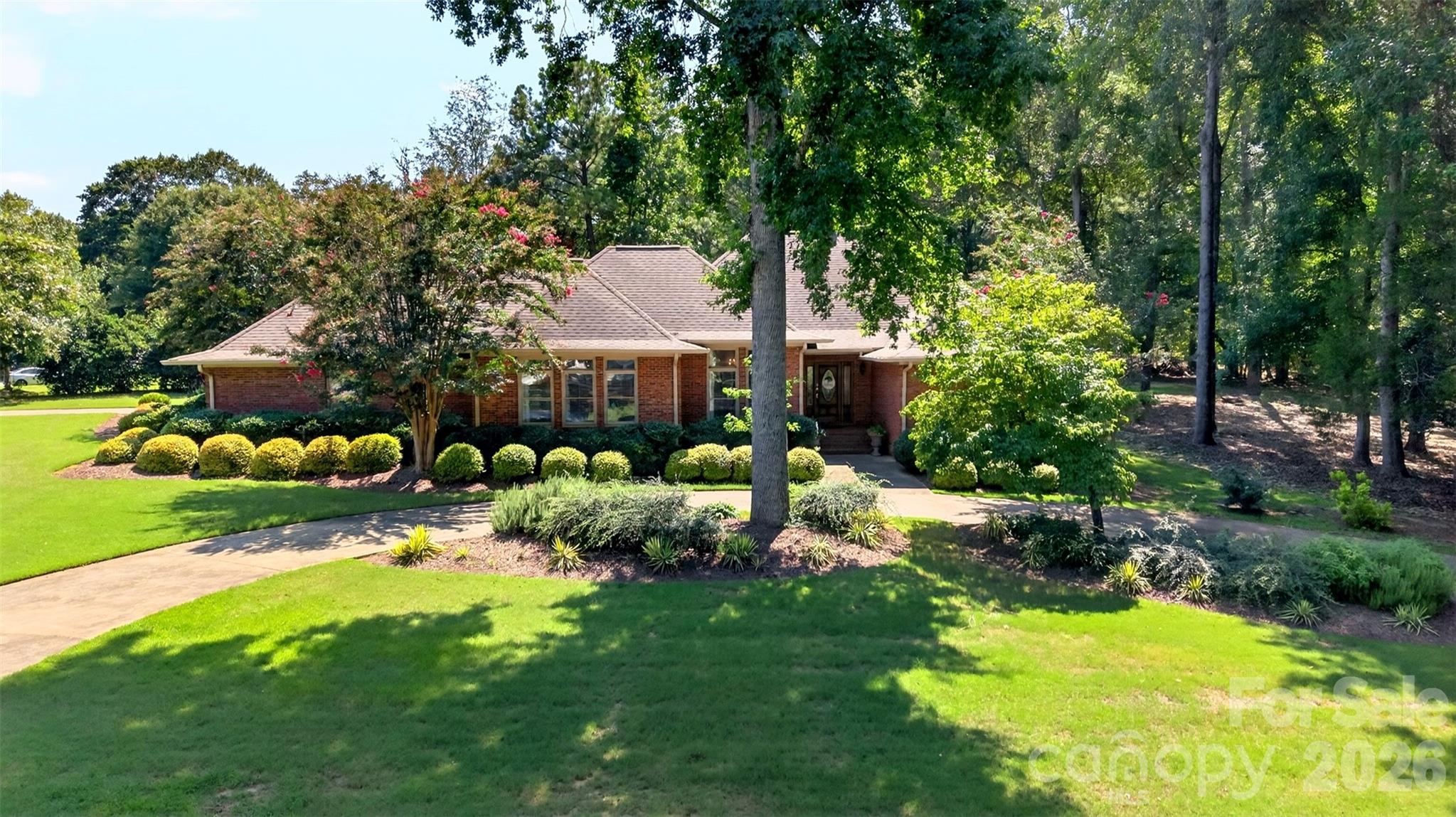 216 Muirfield Drive Property Photo 2