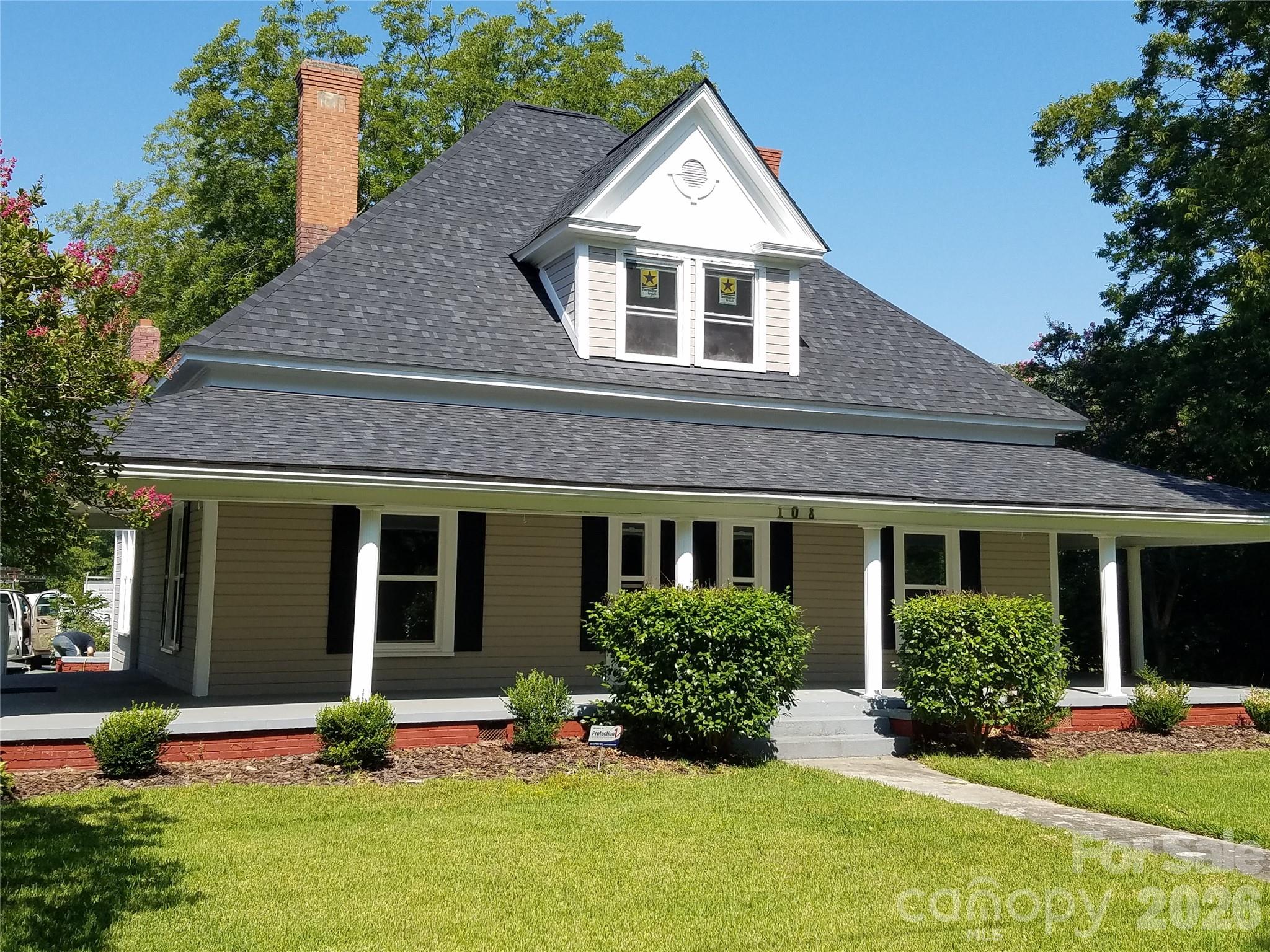 108 S Main Street Property Photo 1