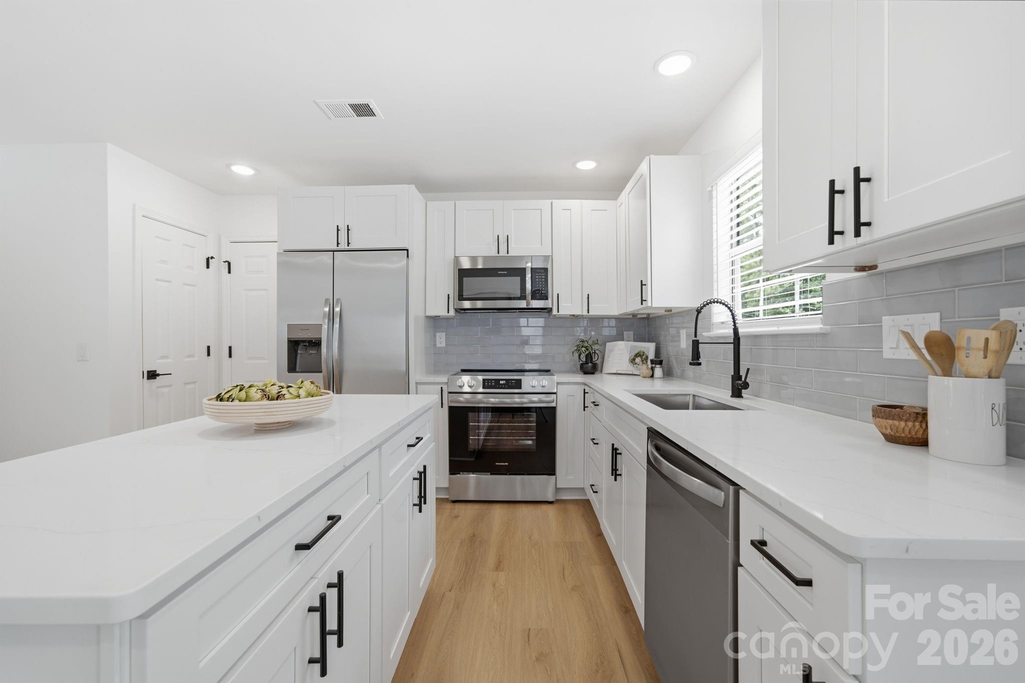 4611 Rock Stream Drive Property Photo 12