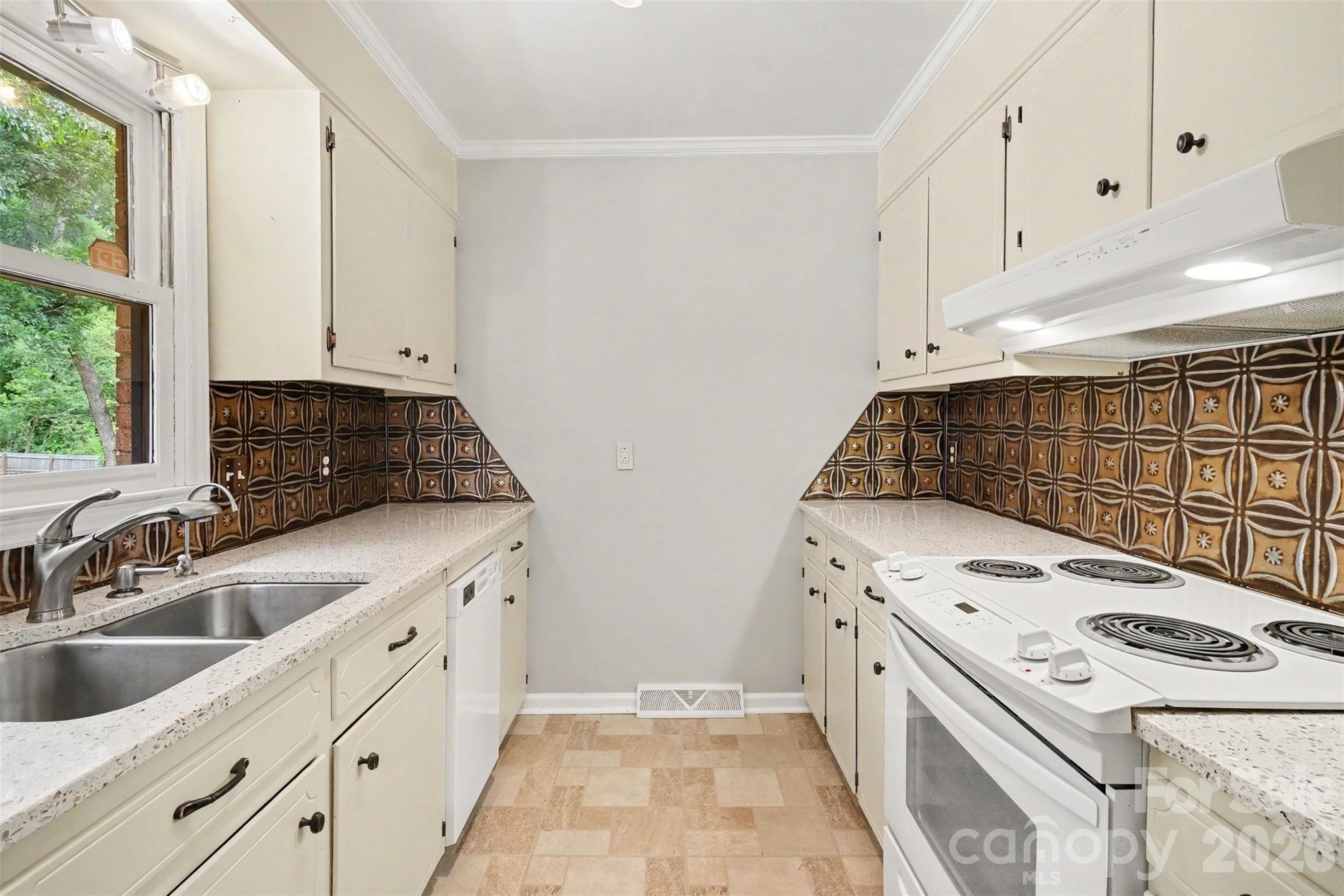 5315 Ruth Drive Property Photo 5