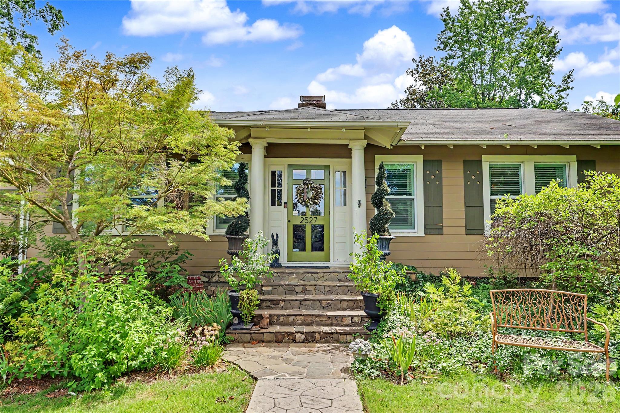 2527 Sharon Road Property Photo 1