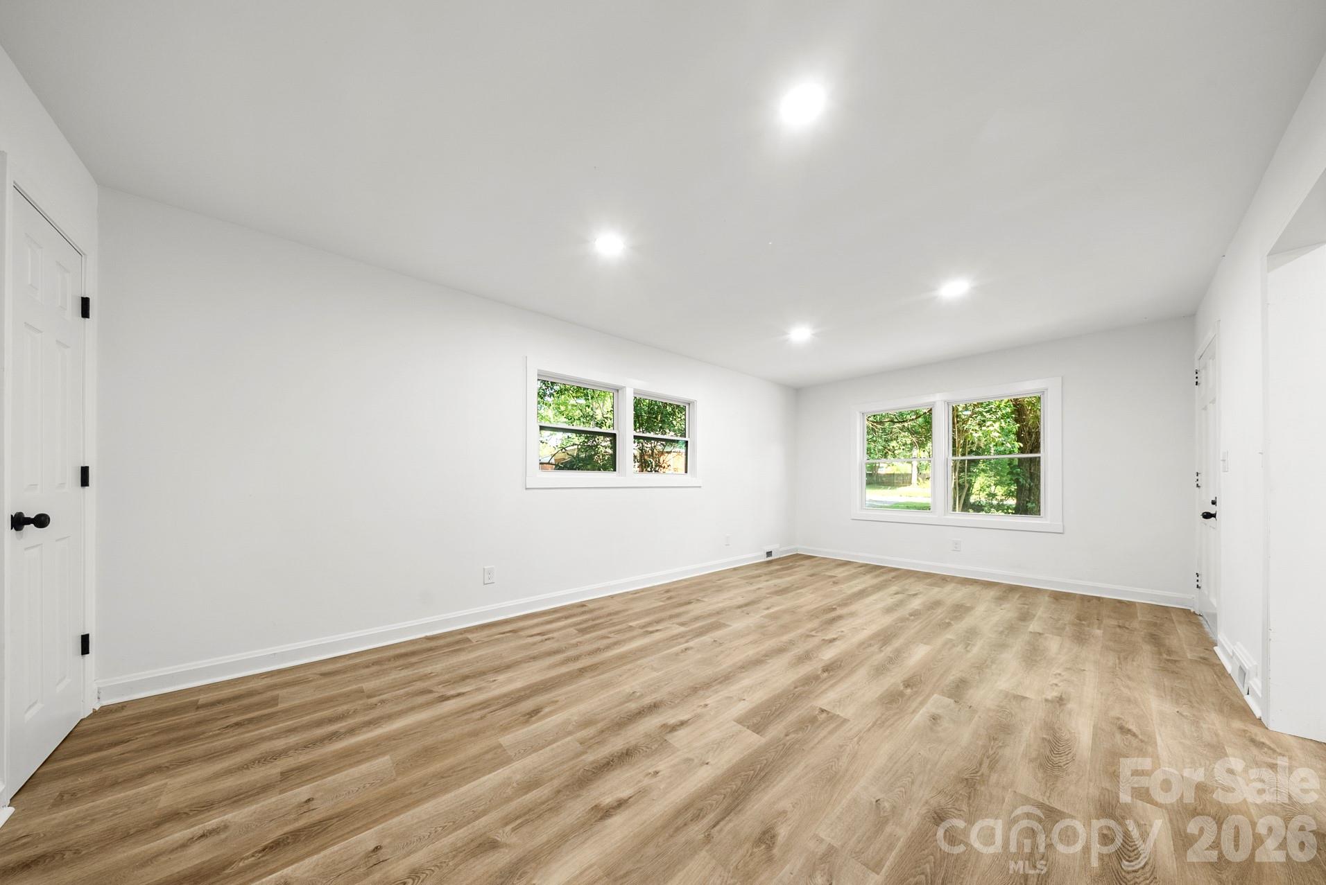 2500 Markham Court Property Photo 4