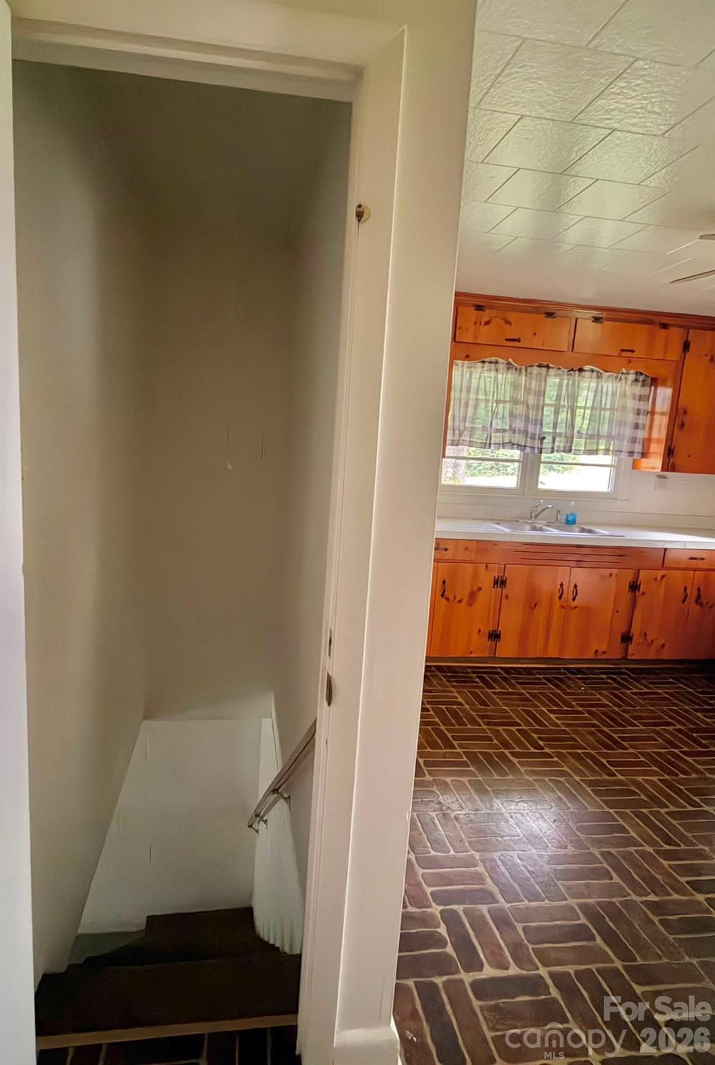 1132 S Rutherford Street Property Photo 10