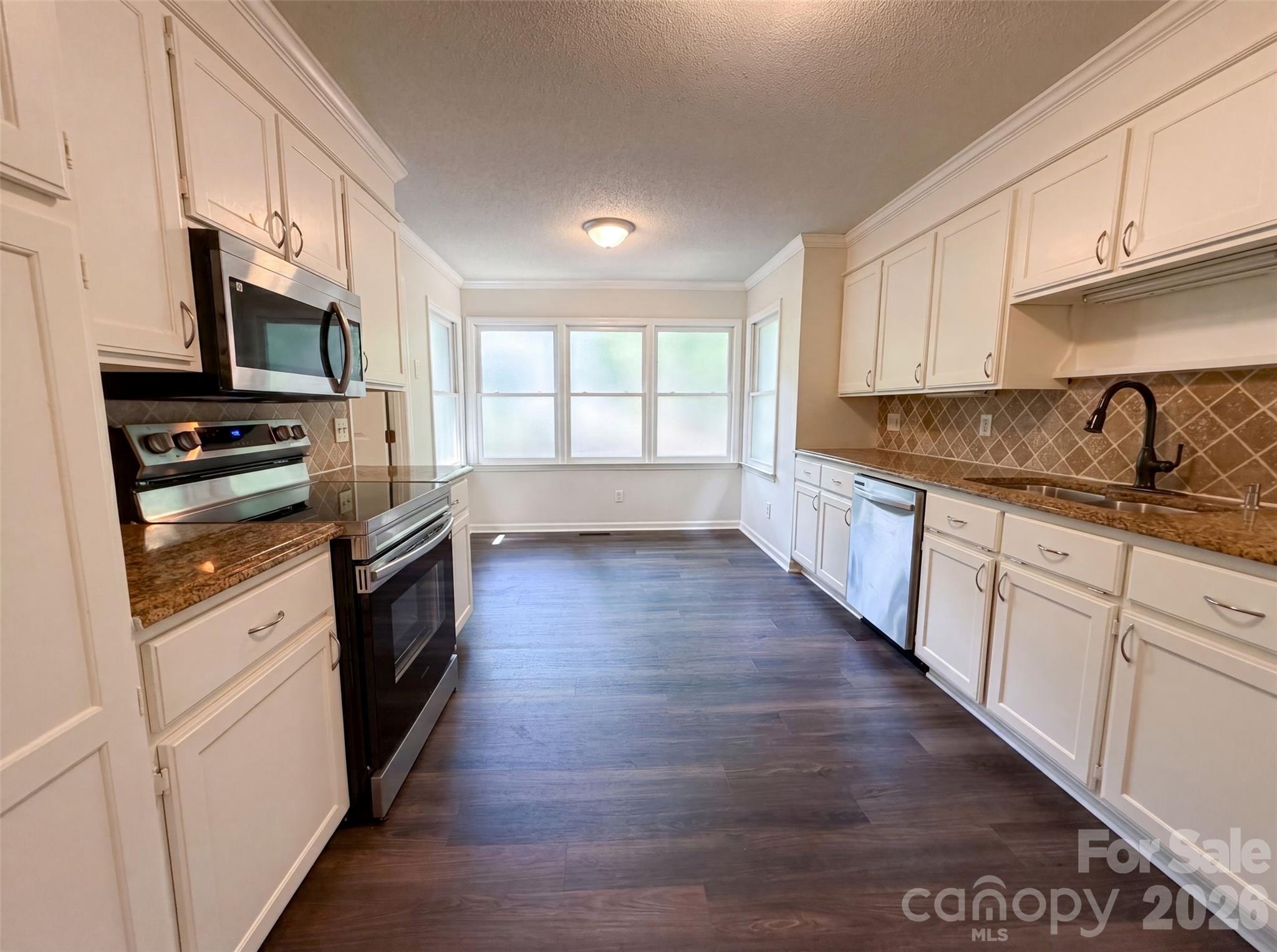 1711 Hickory Ridge Road Property Photo 2