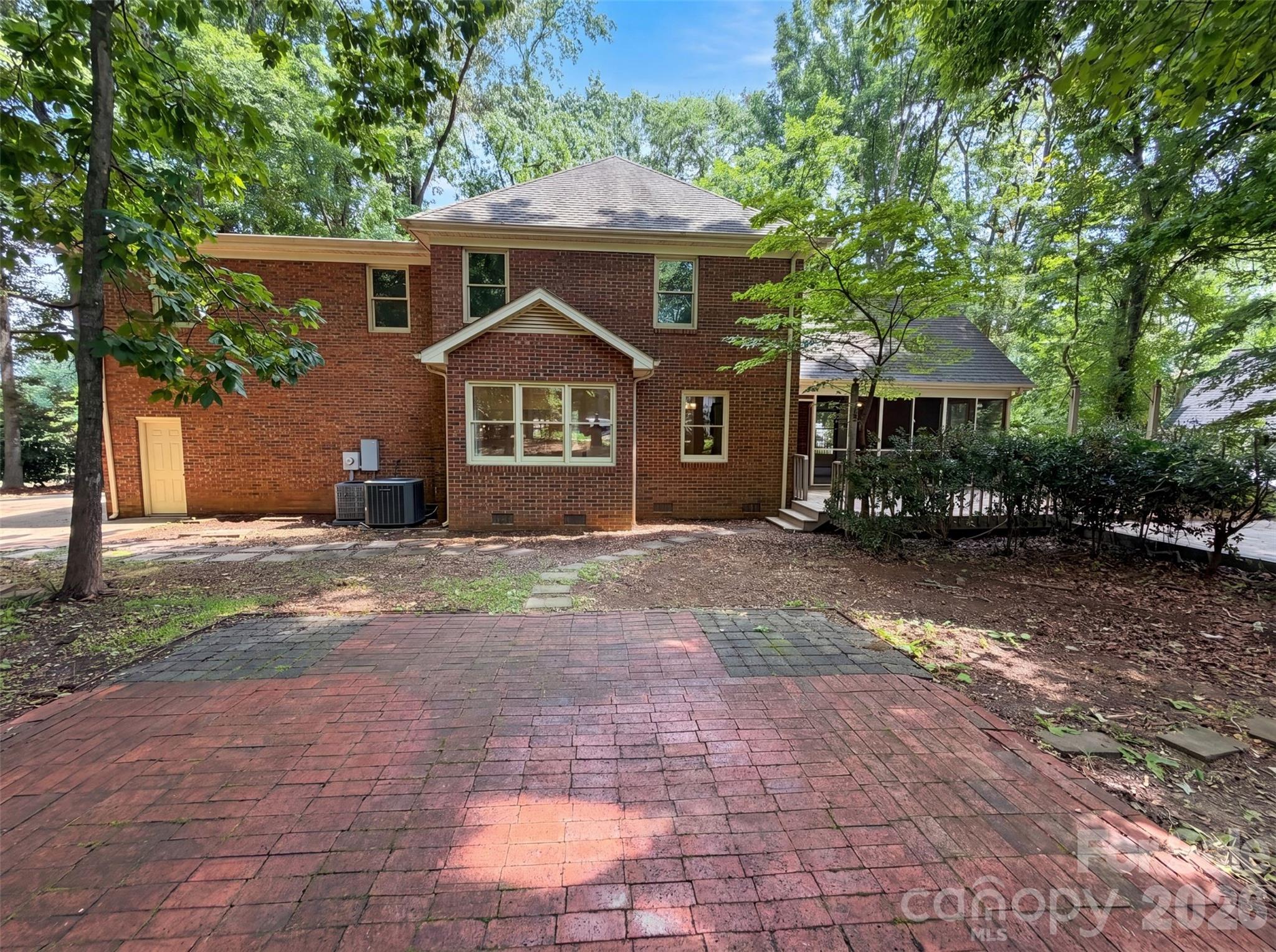 1711 Hickory Ridge Road Property Photo 5