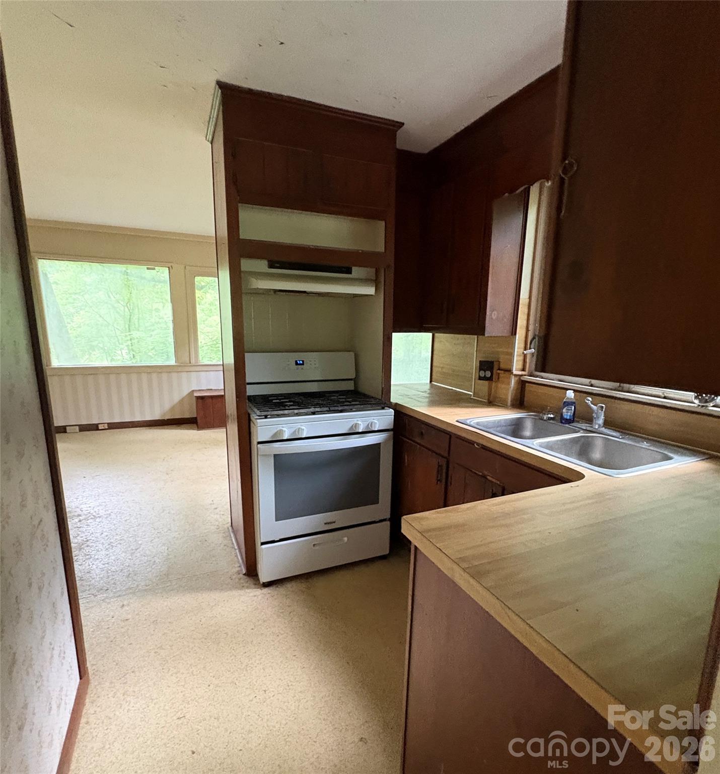 912 Halstead Boulevard 1-8 Property Photo 6