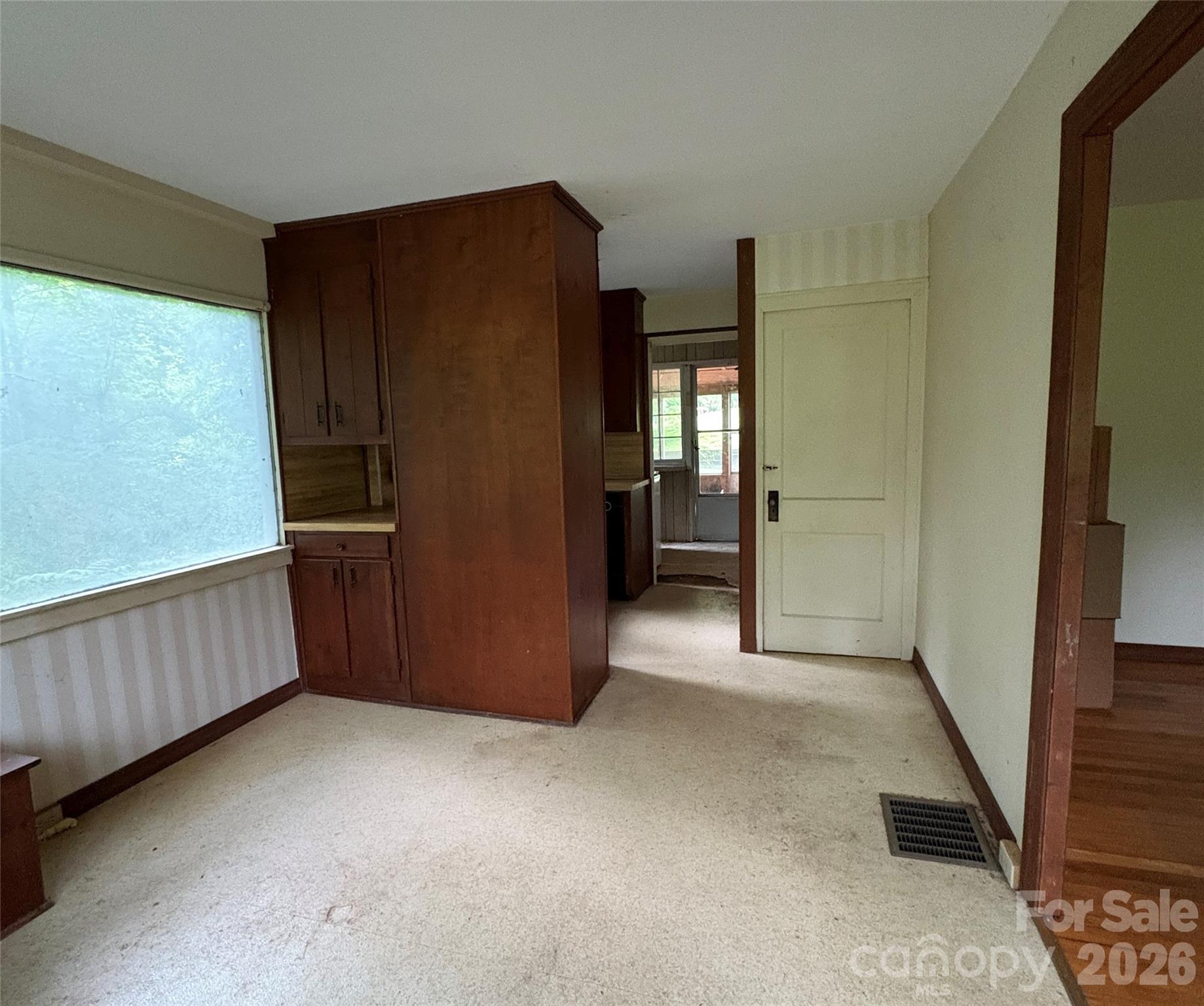 912 Halstead Boulevard 1-8 Property Photo 9