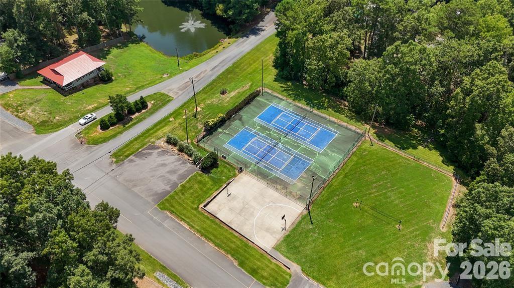 644 Roxboro Drive Property Photo 34
