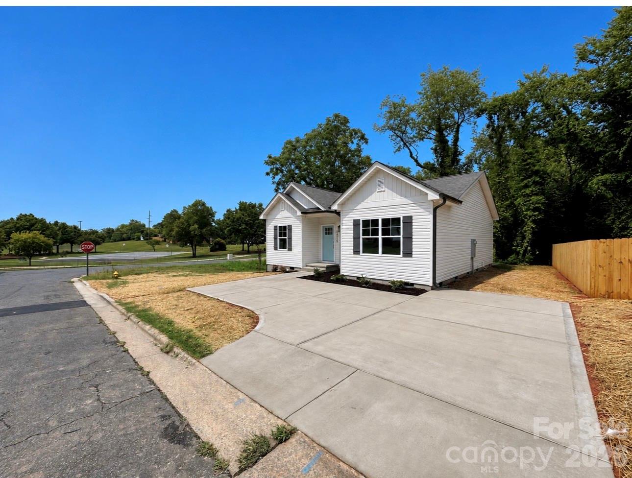 1010 John Street 4 Property Photo 2