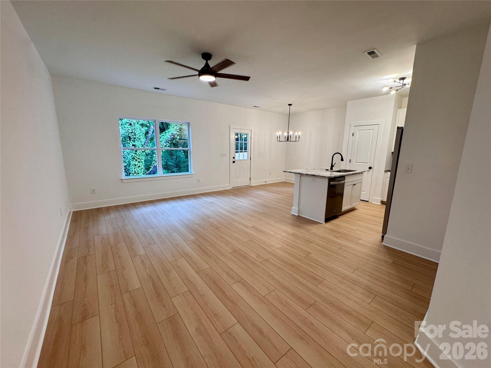 1010 John Street 4 Property Photo 8