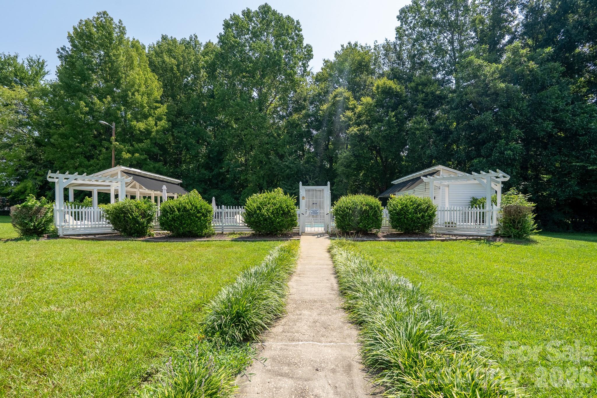 109 Stroupe Road E Property Photo 16