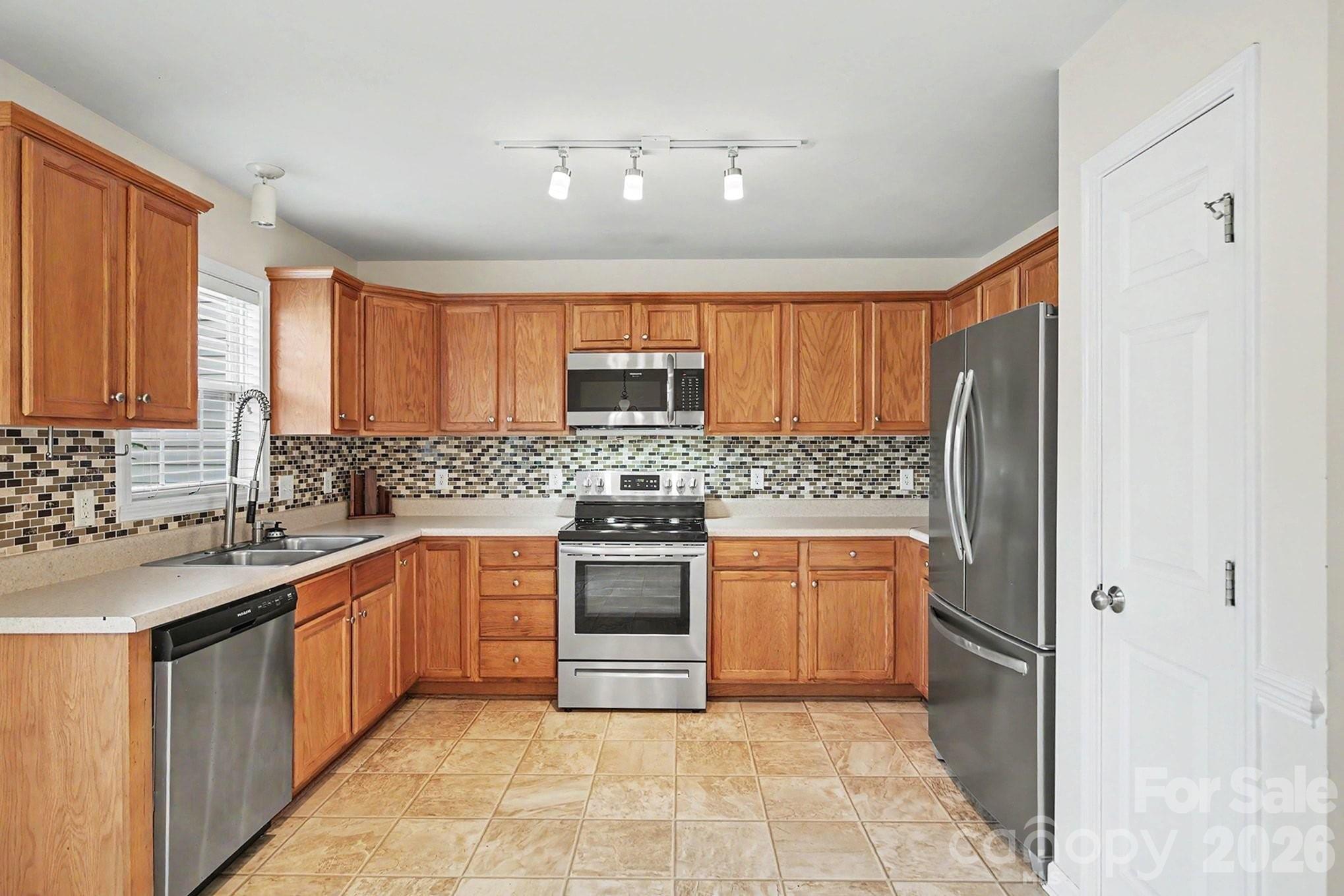 3707 Spanish Peak Drive Property Photo 9