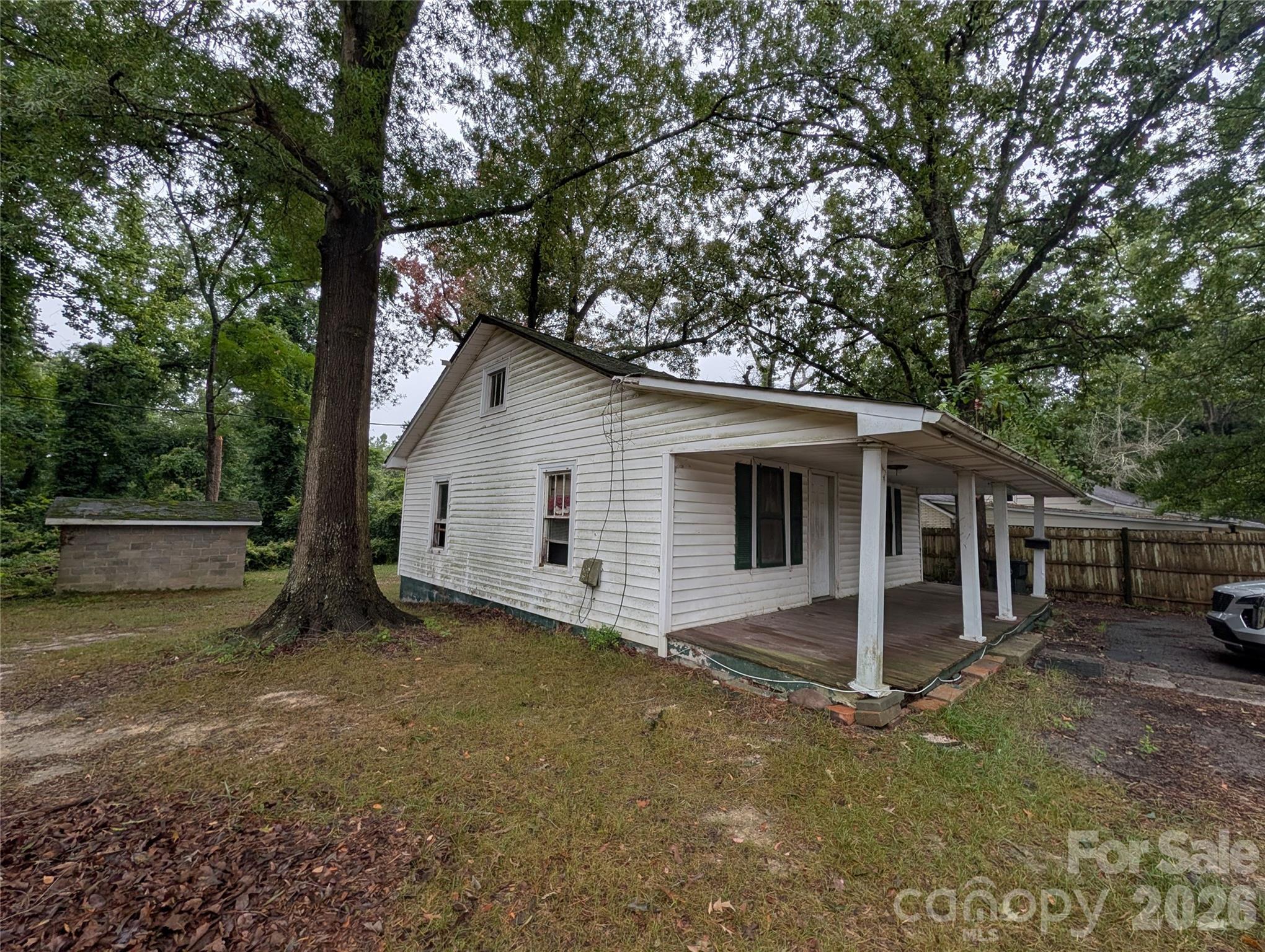 109 Carlton Drive Property Photo 2
