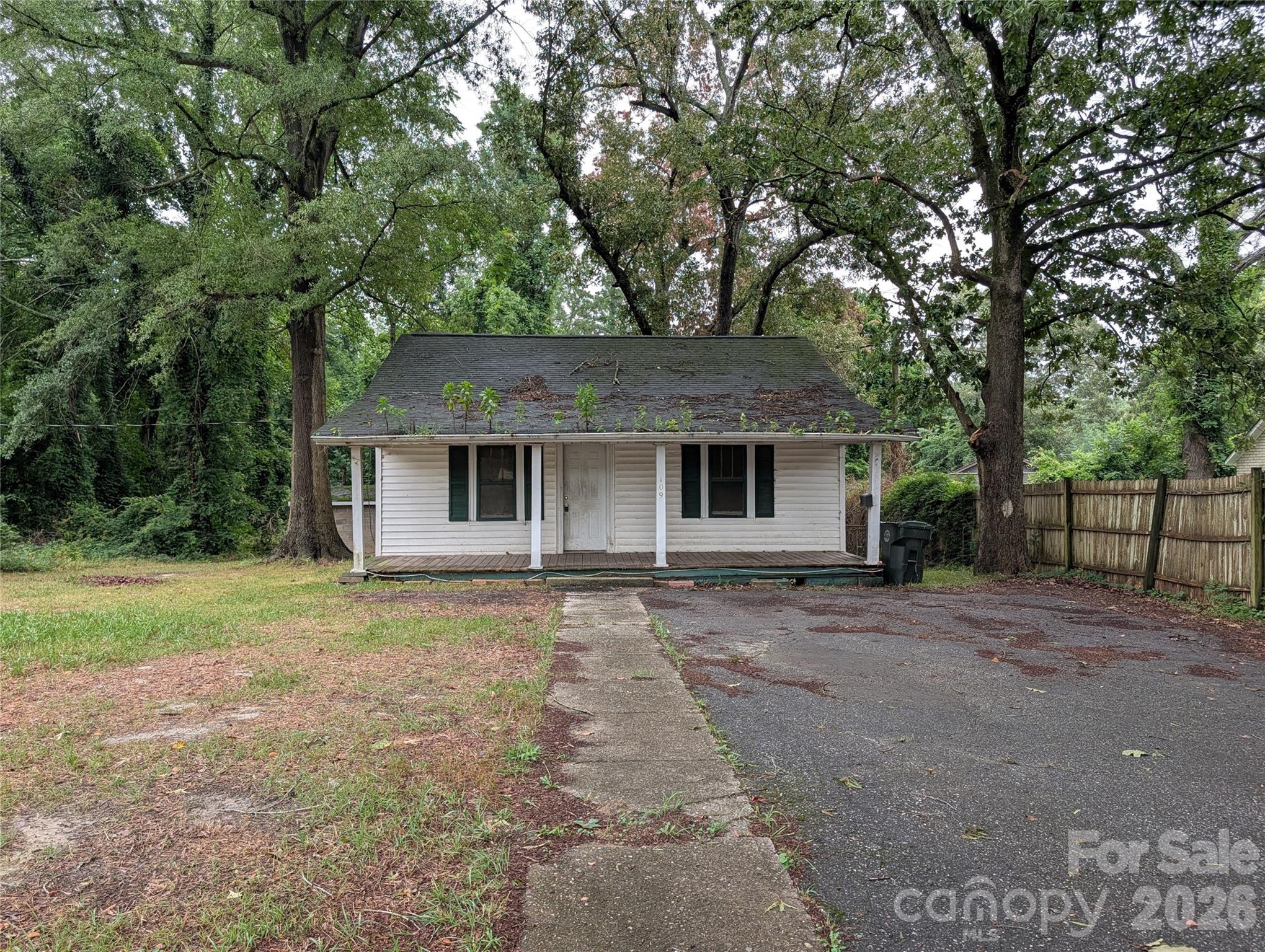 109 Carlton Drive Property Photo 3