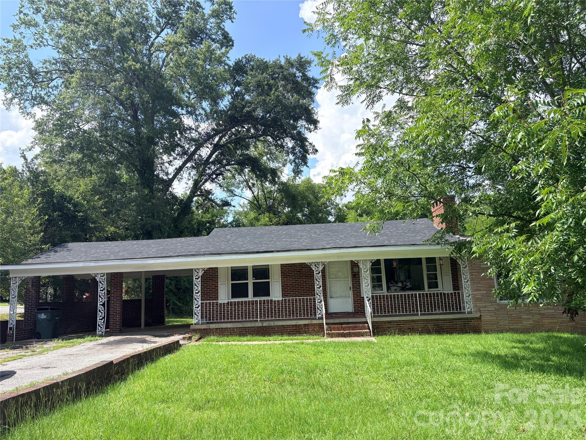 711 Arthur Boulevard Property Photo 1