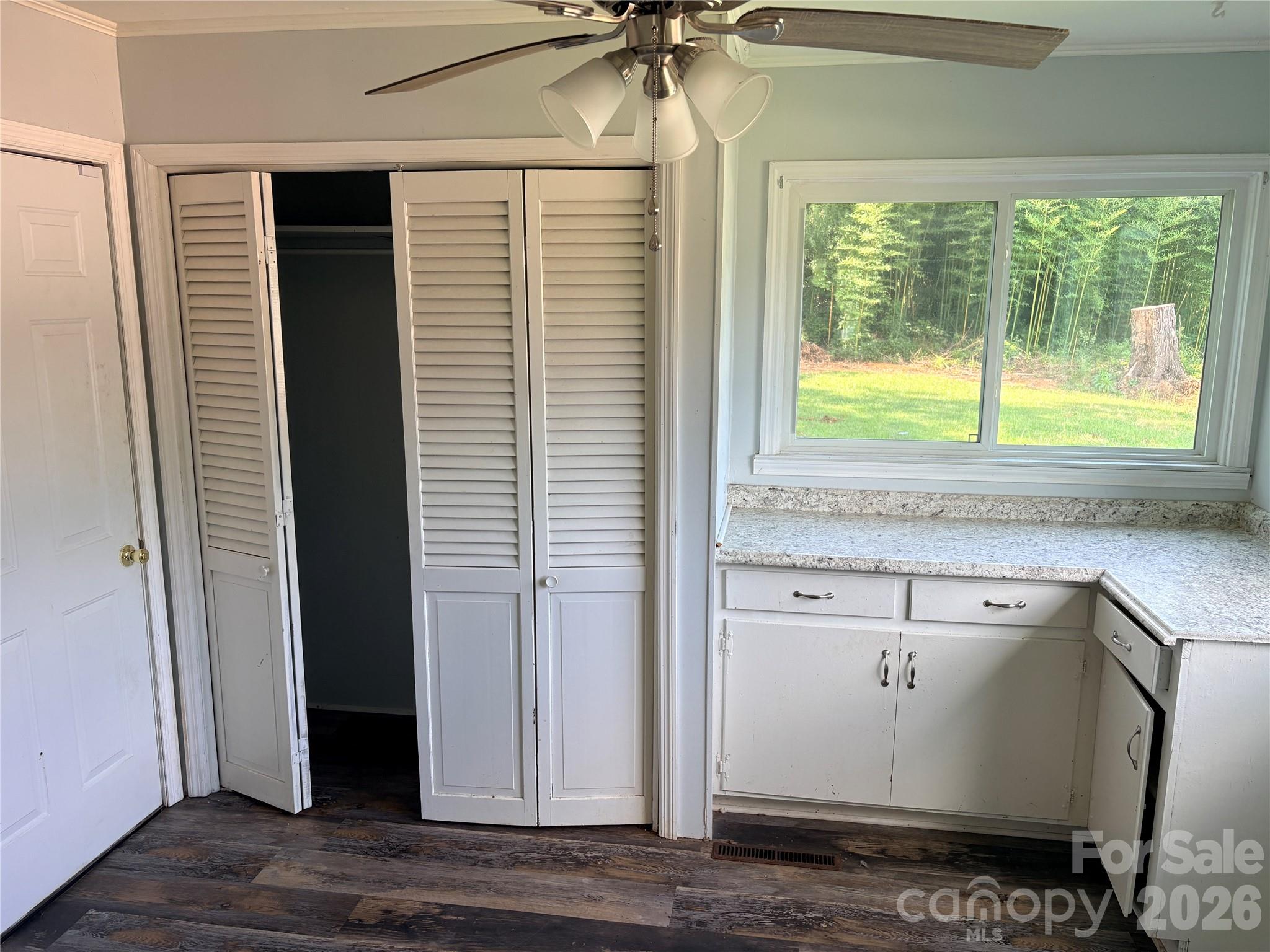 711 Arthur Boulevard Property Photo 6