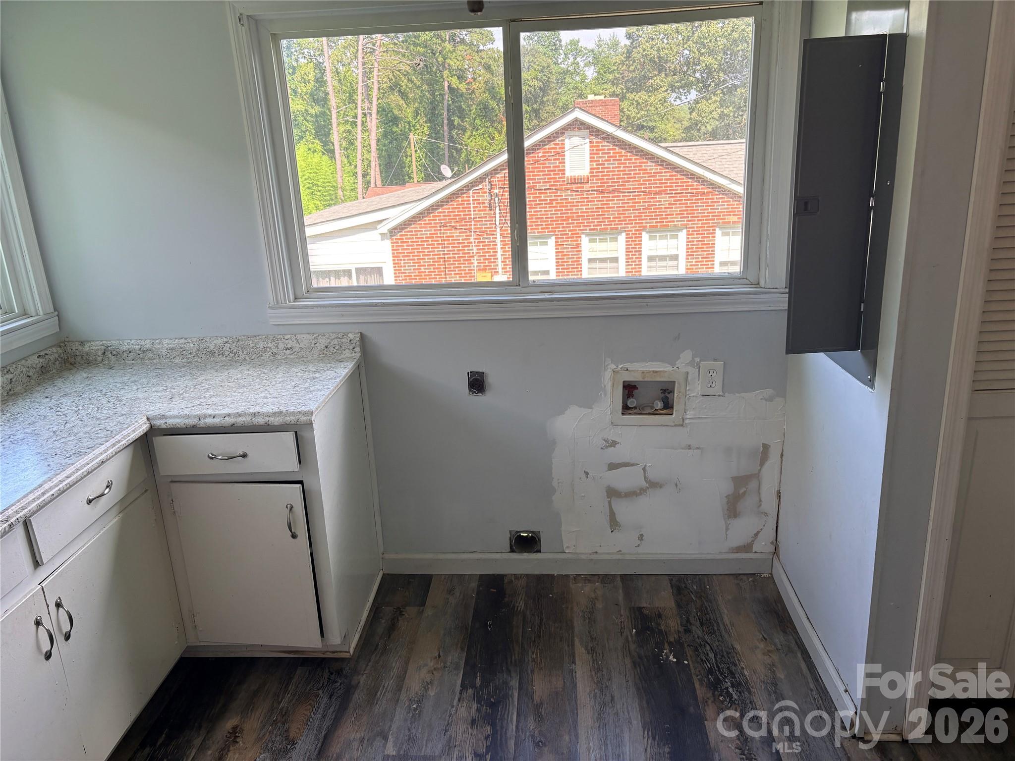 711 Arthur Boulevard Property Photo 7