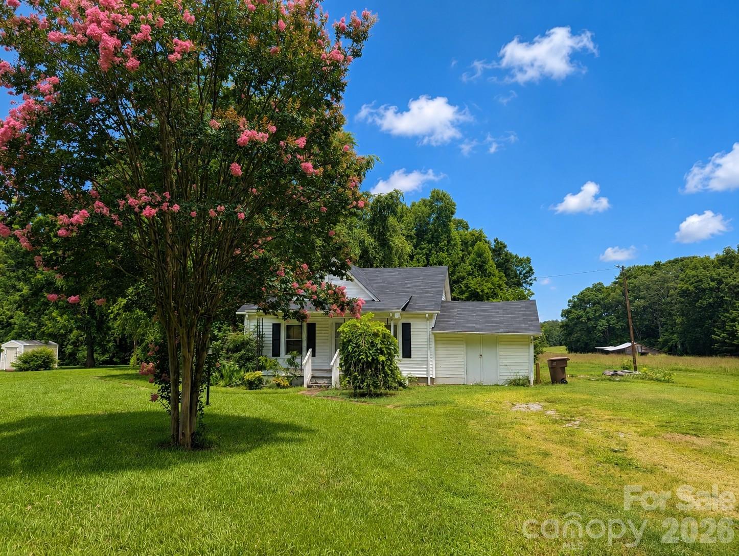 1538 Independence Square Property Photo 2