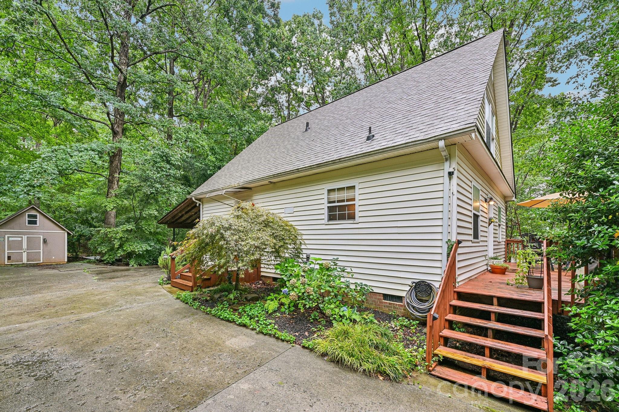8658 Dog Leg Road Property Photo 2