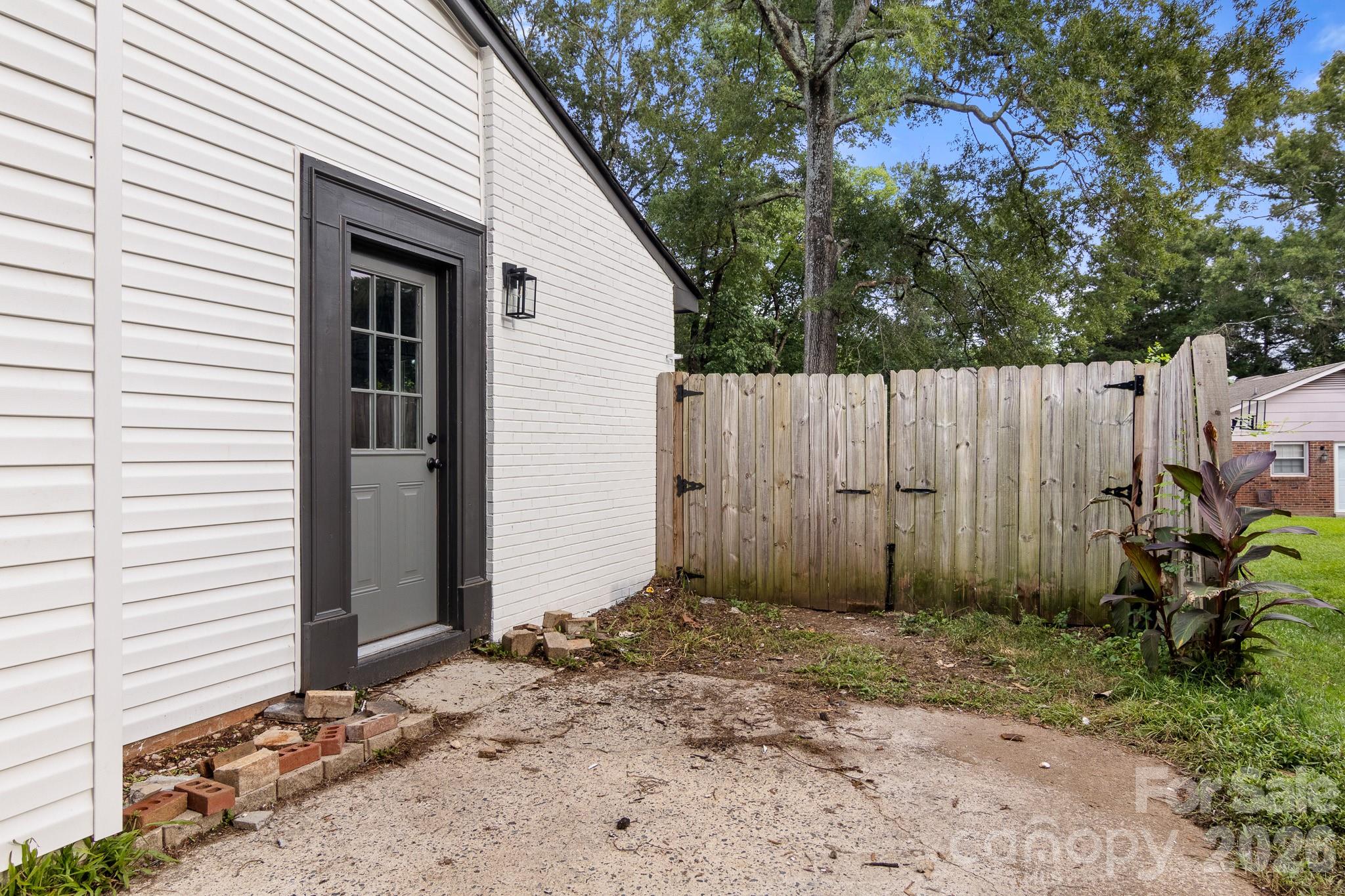 9006 Trailhead Court Property Photo 25
