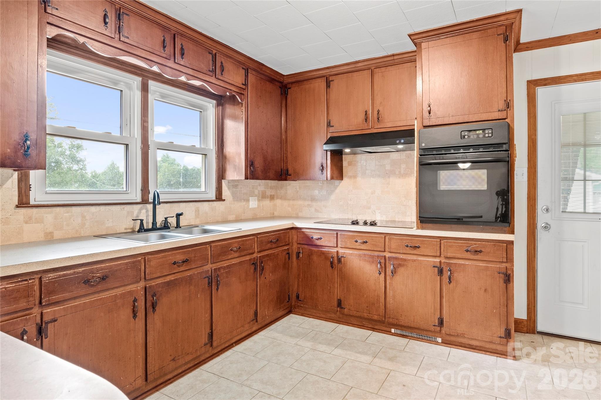 131 River Road Property Photo 9