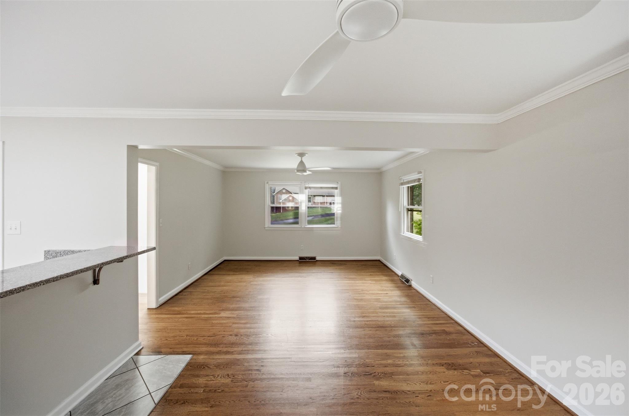 601 Groves Street Property Photo 6