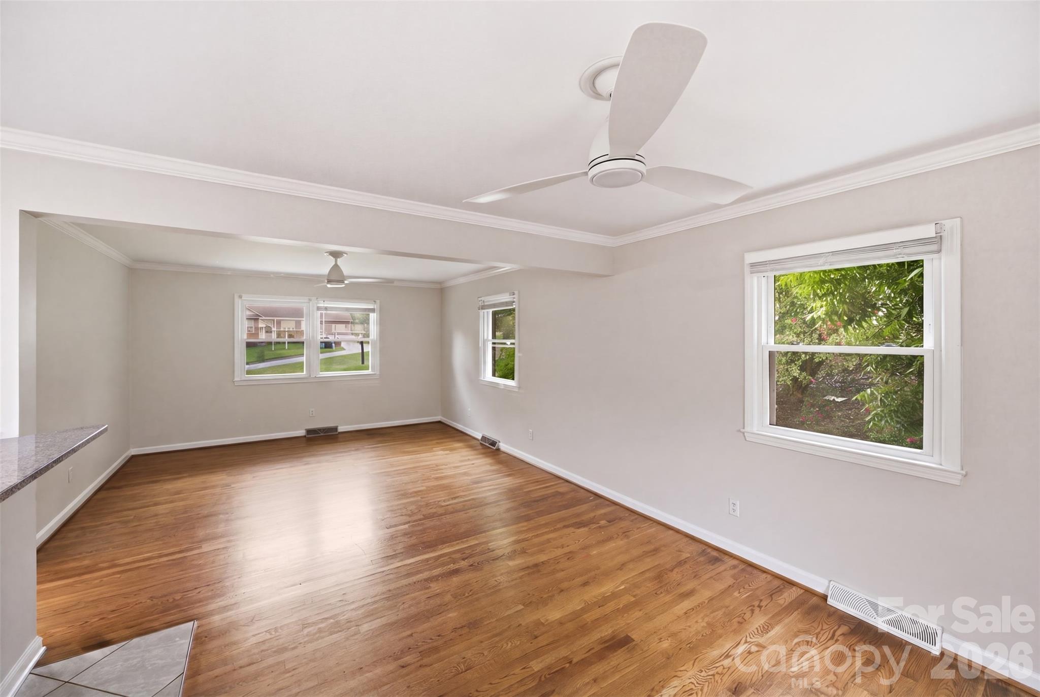 601 Groves Street Property Photo 7