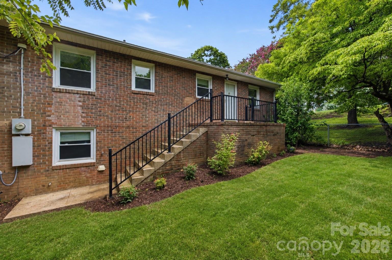 601 Groves Street Property Photo 23