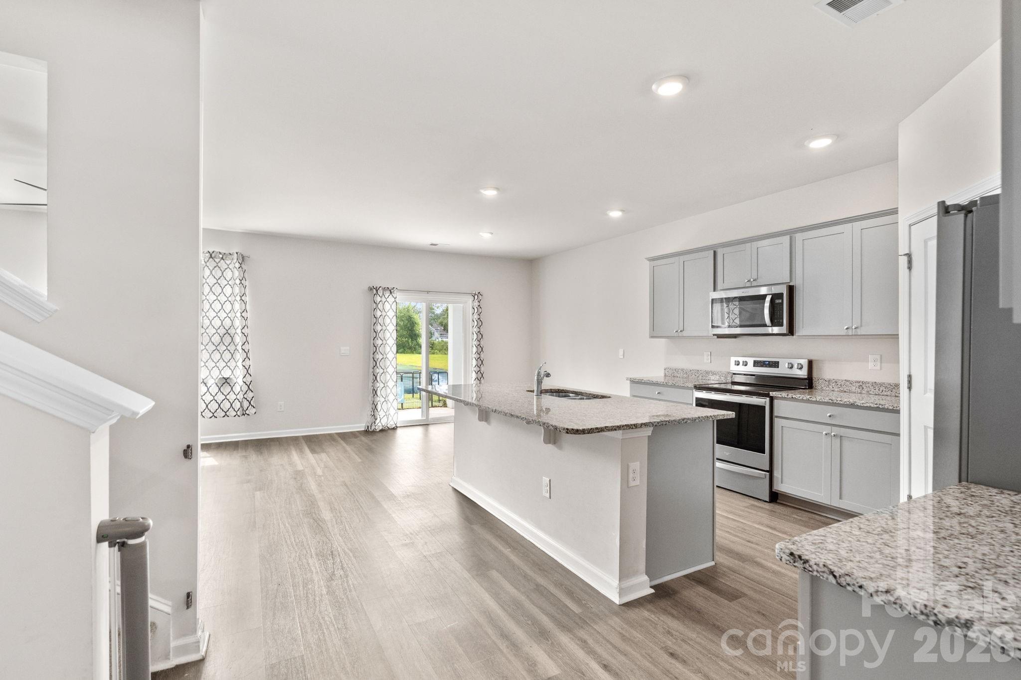 1000 Sennema Circle Property Photo 5