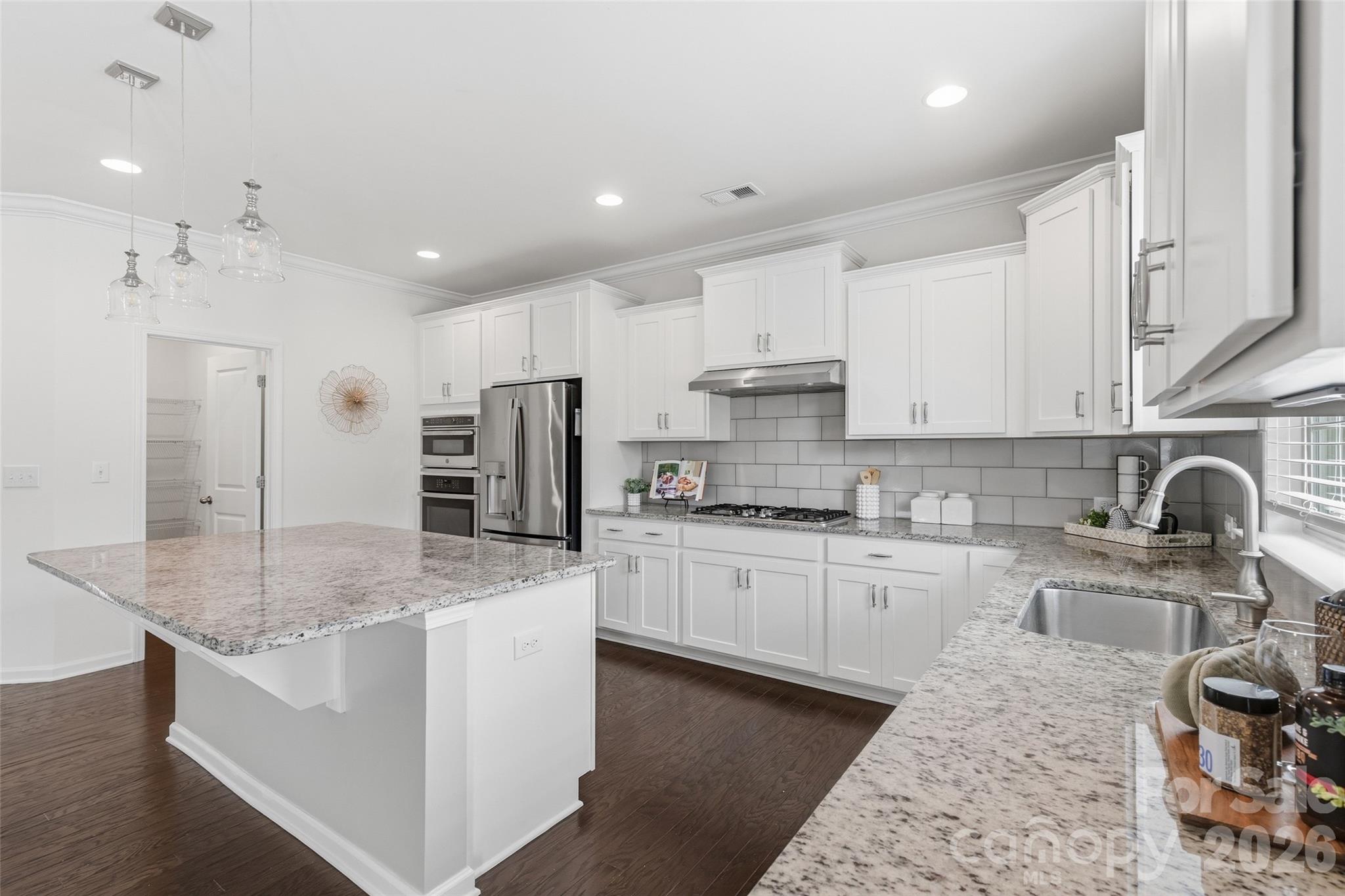 1004 Hallmark Way Property Photo 11