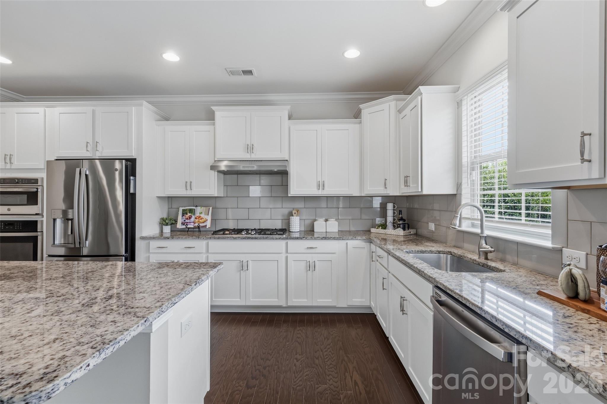 1004 Hallmark Way Property Photo 14
