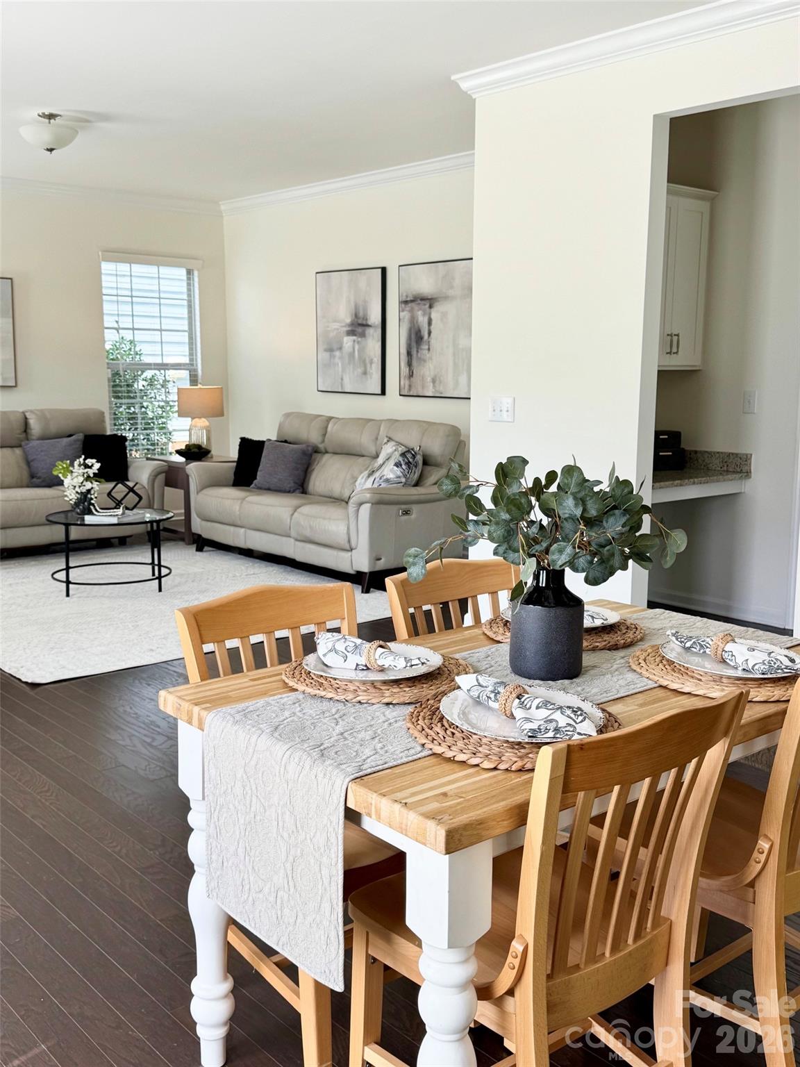 1004 Hallmark Way Property Photo 15