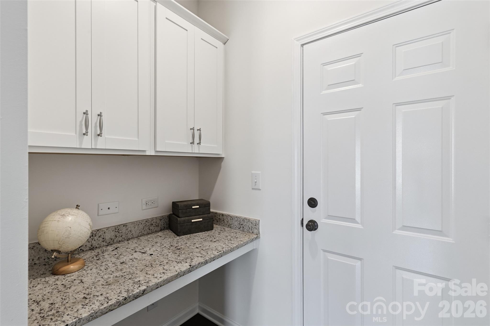 1004 Hallmark Way Property Photo 16