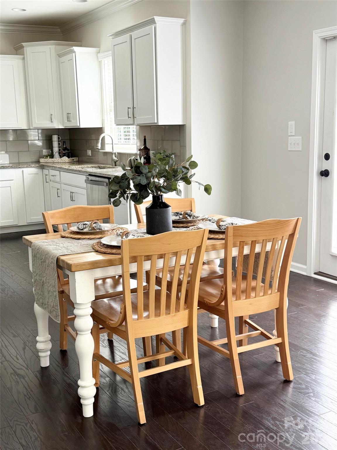 1004 Hallmark Way Property Photo 18