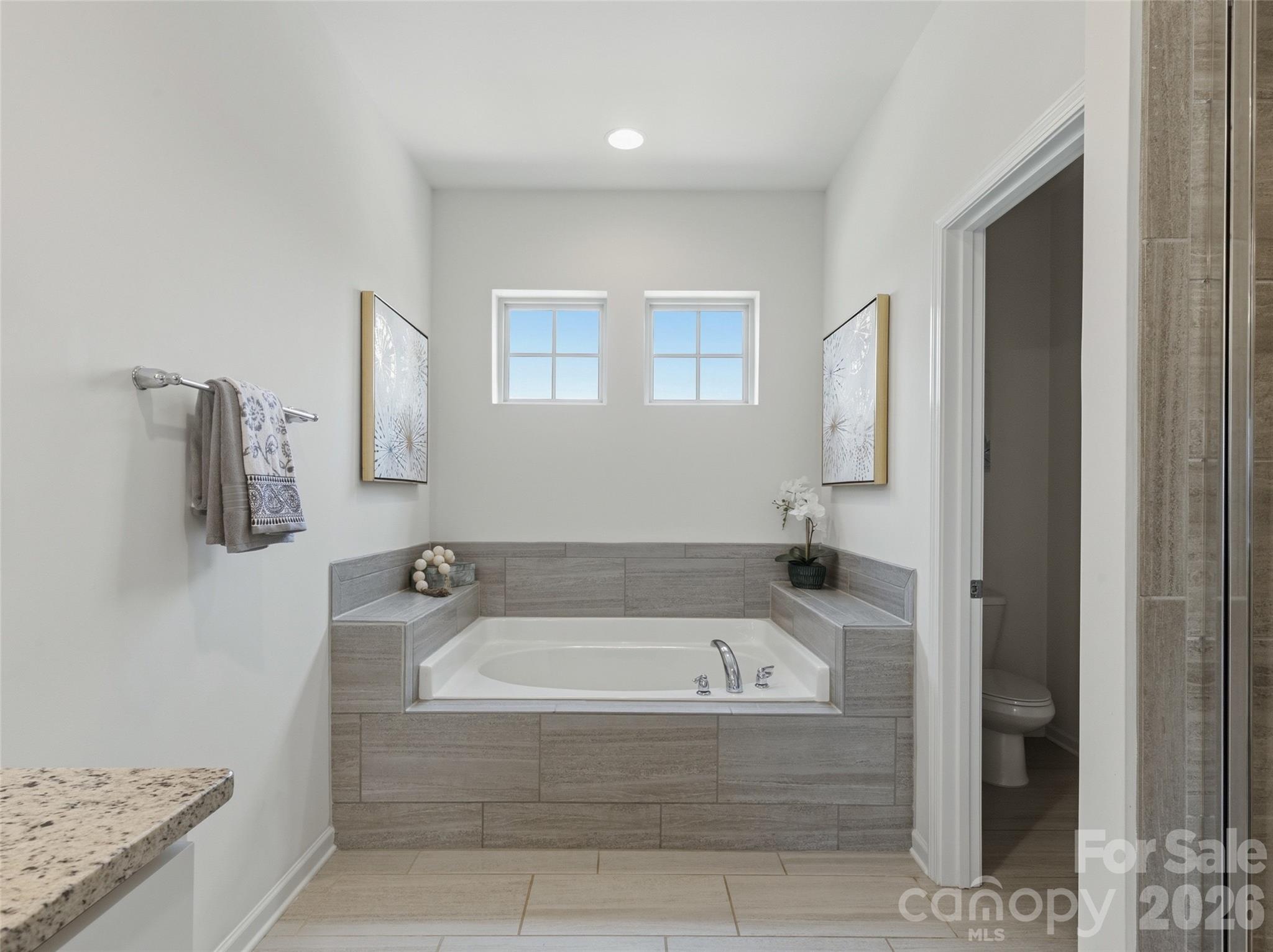 1004 Hallmark Way Property Photo 26