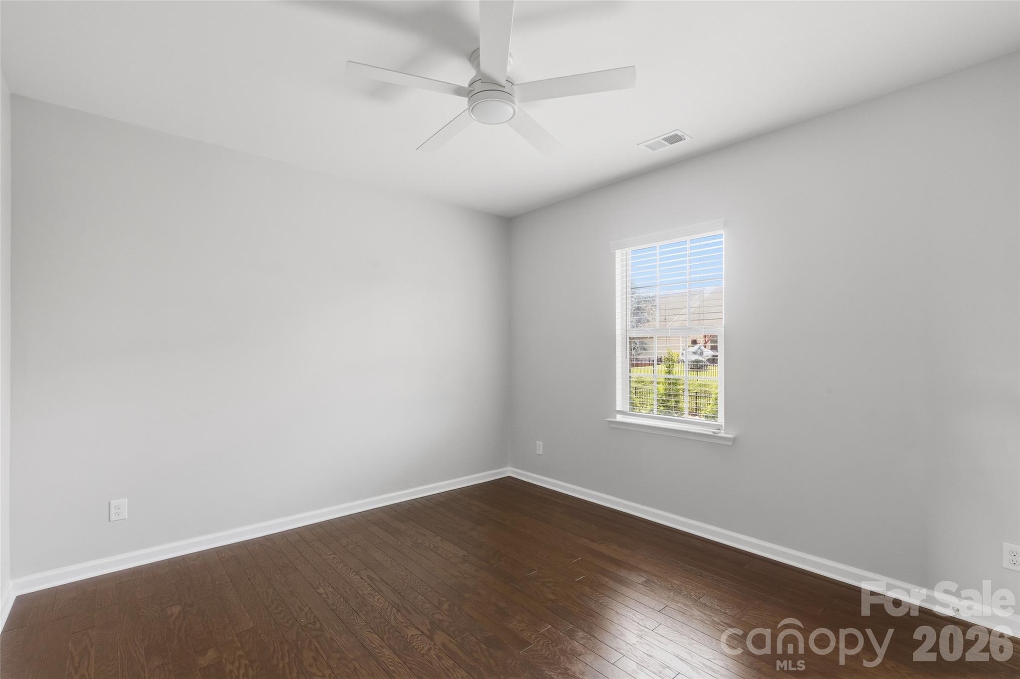 1004 Hallmark Way Property Photo 33