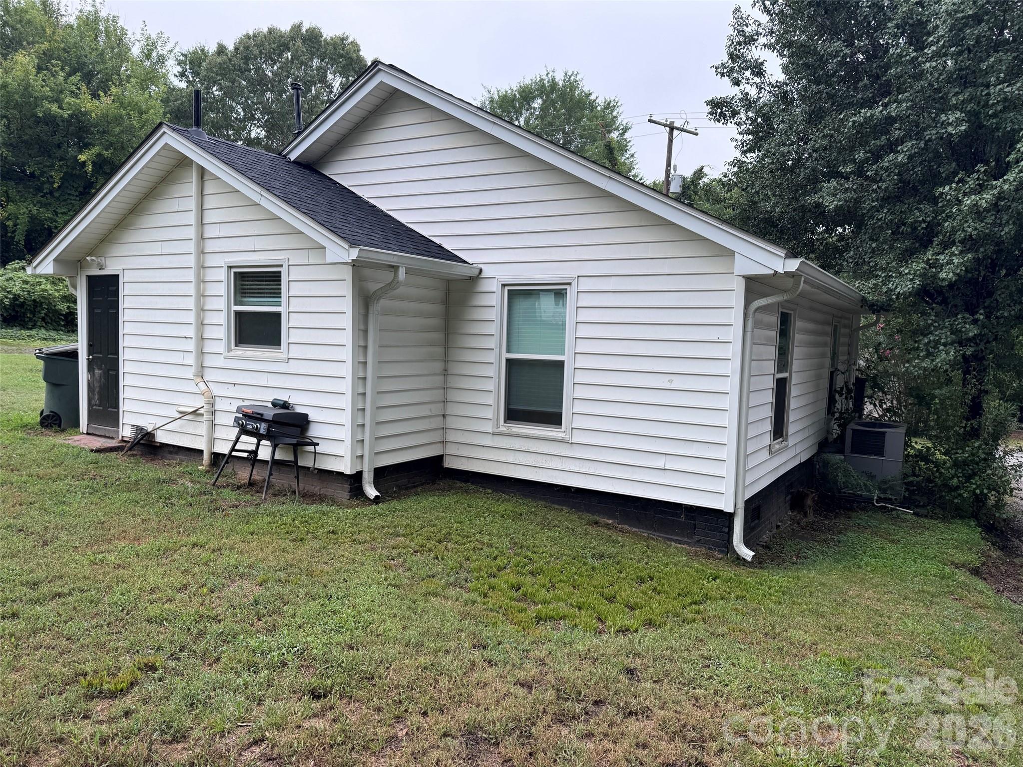 512 S Gray Street Property Photo 3