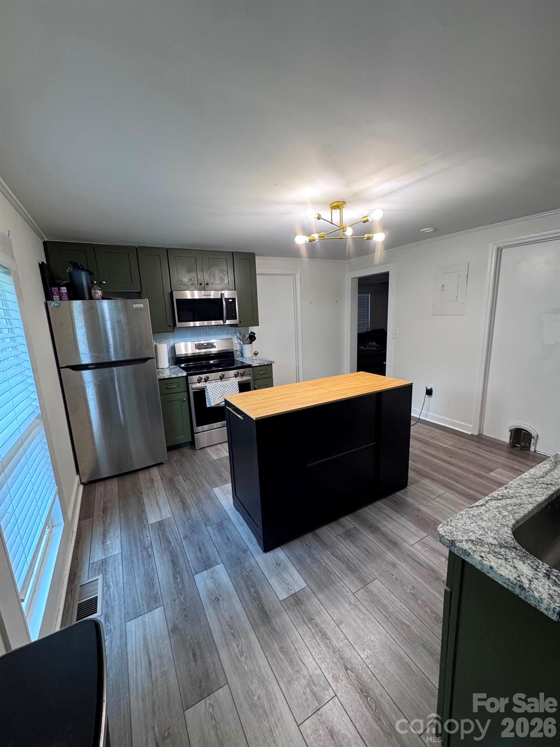 512 S Gray Street Property Photo 10