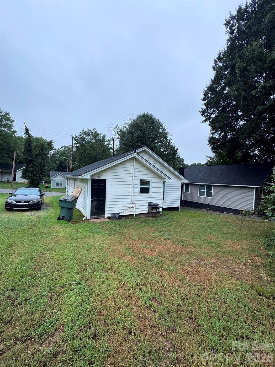 512 S Gray Street Property Photo 28