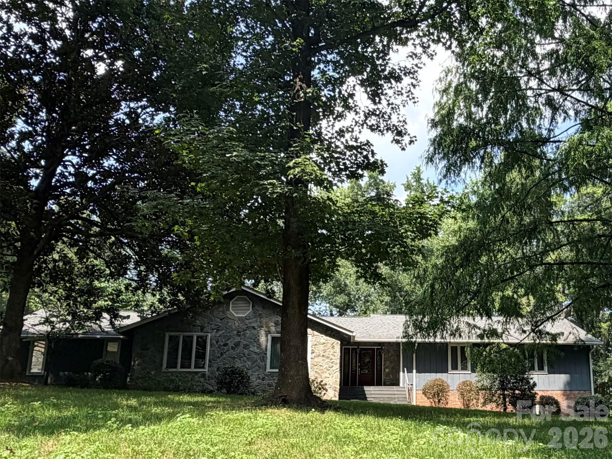600 Fairway Drive Property Photo 2