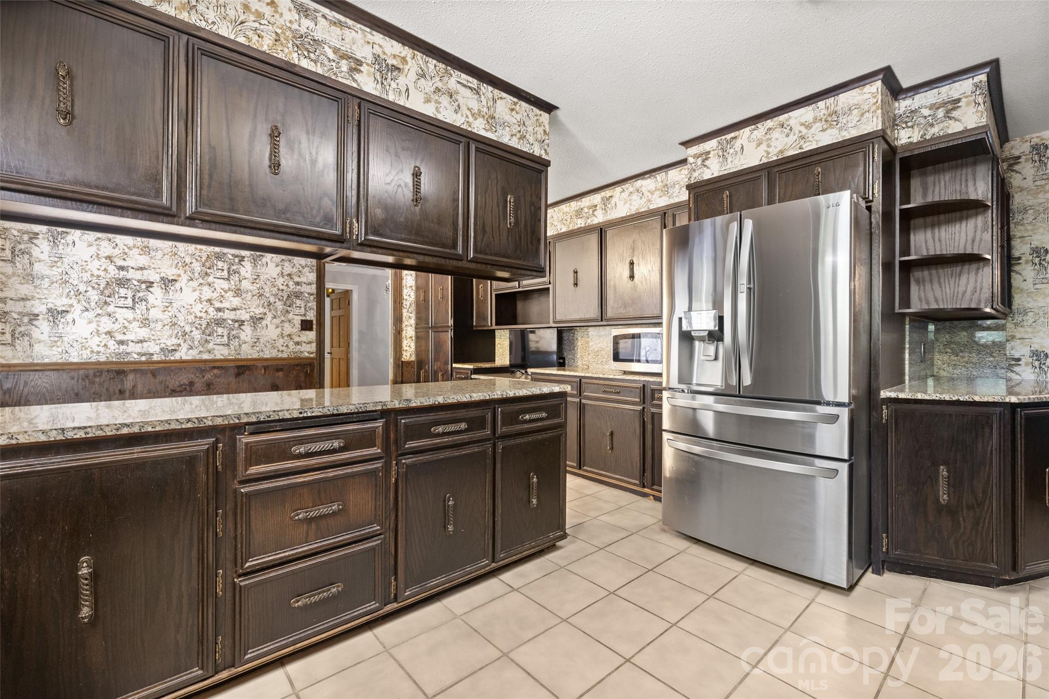 600 Fairway Drive Property Photo 8