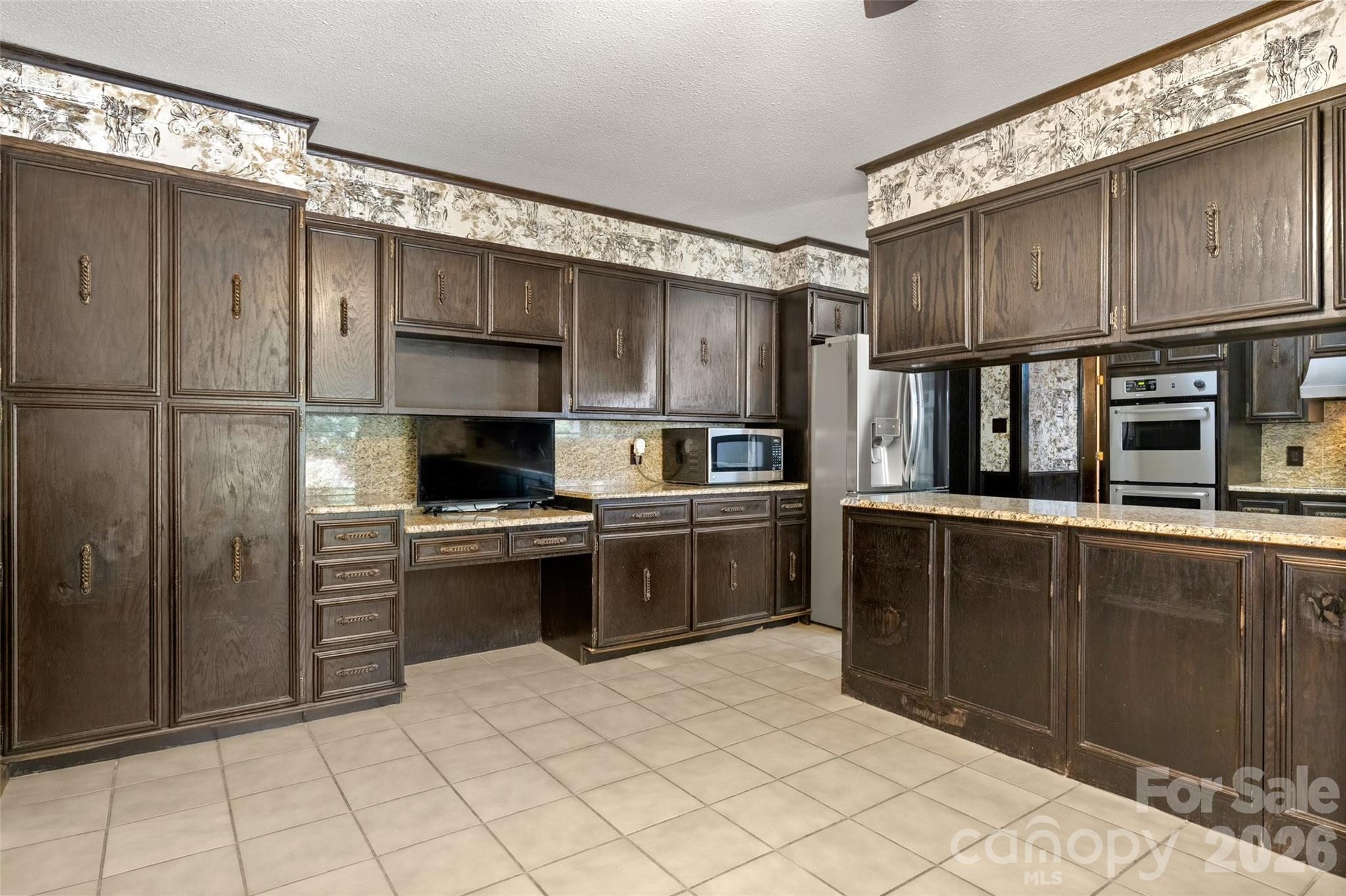 600 Fairway Drive Property Photo 10