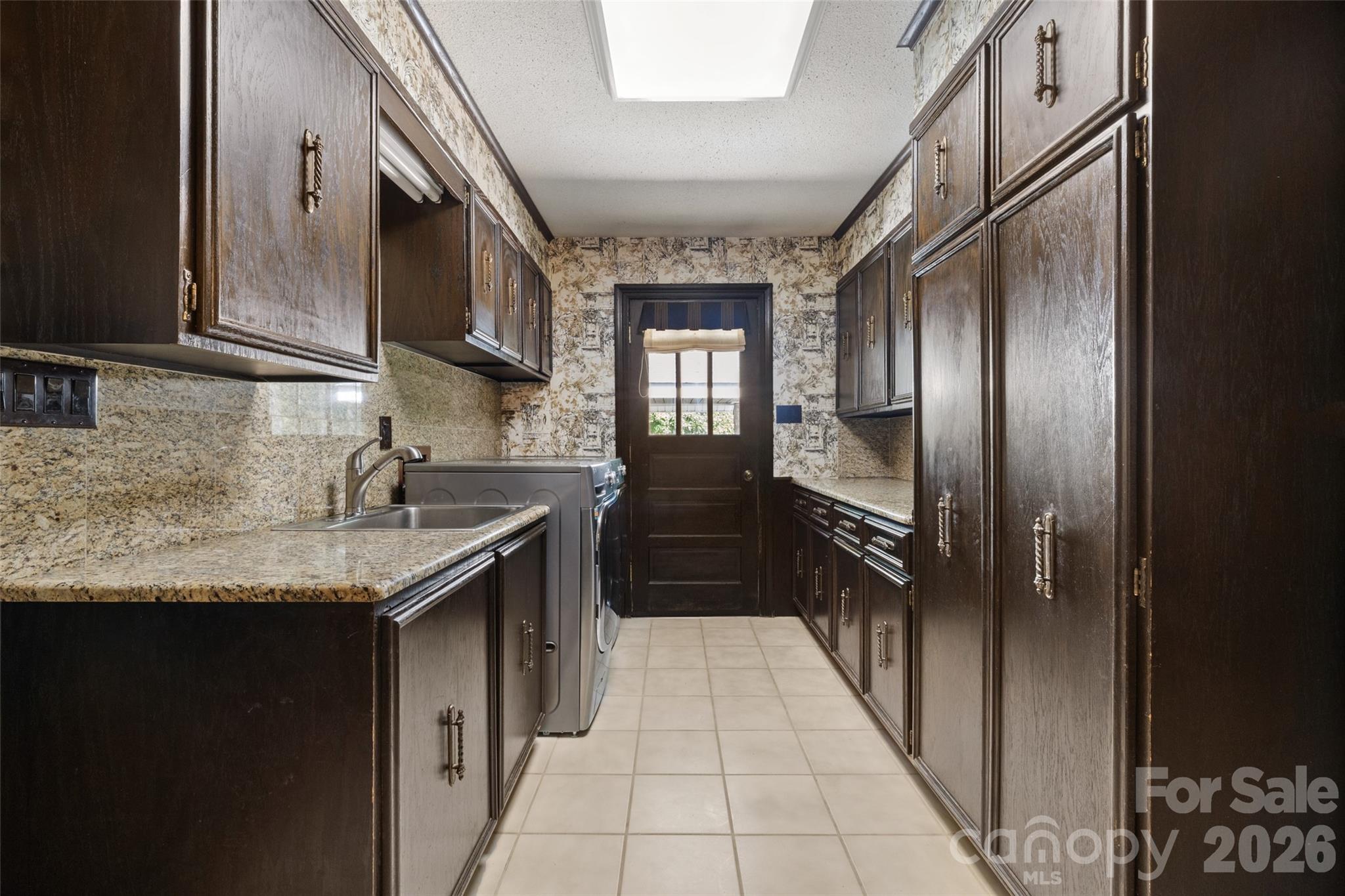 600 Fairway Drive Property Photo 11