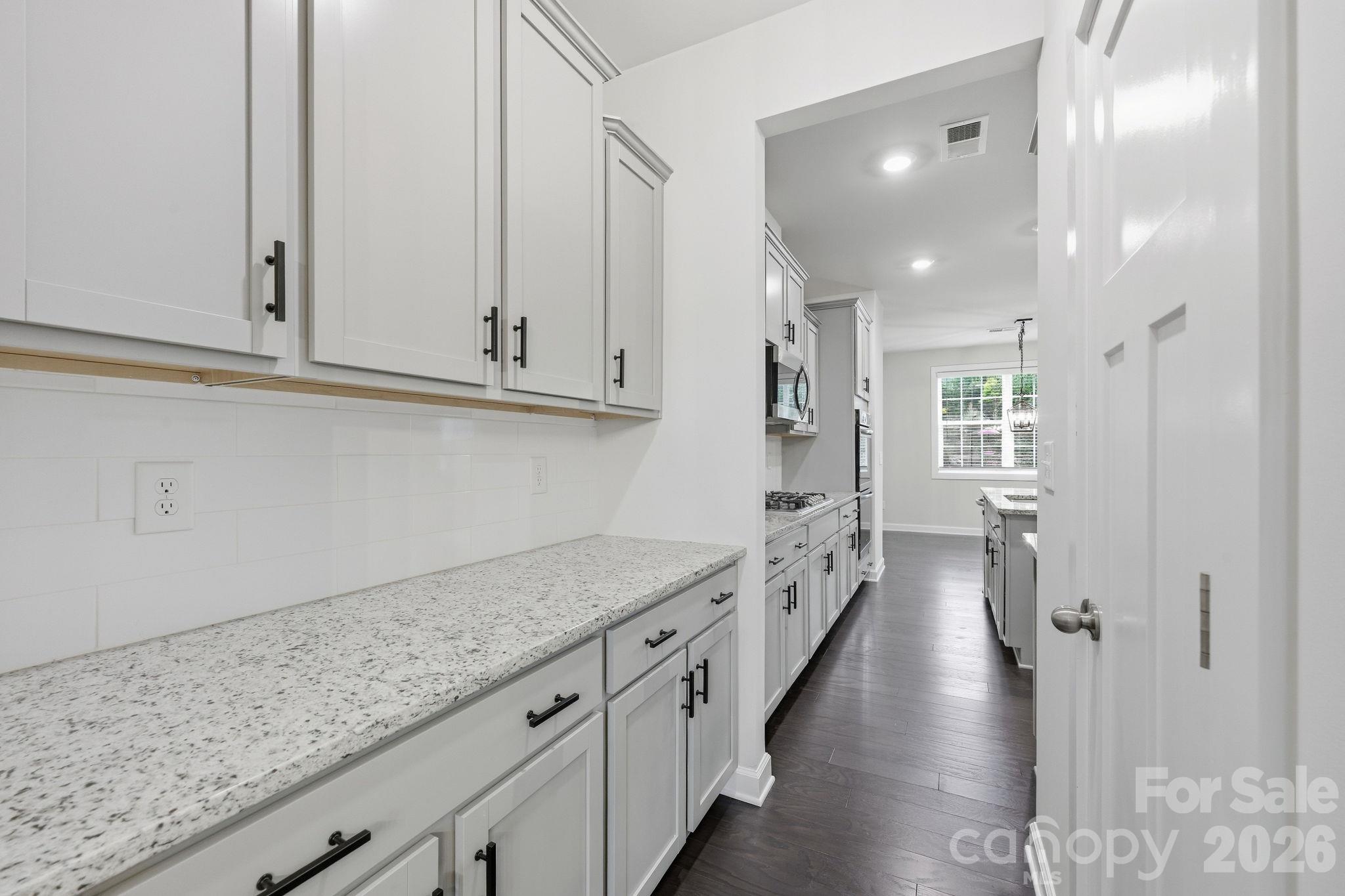 445 Hudson Place Property Photo 10